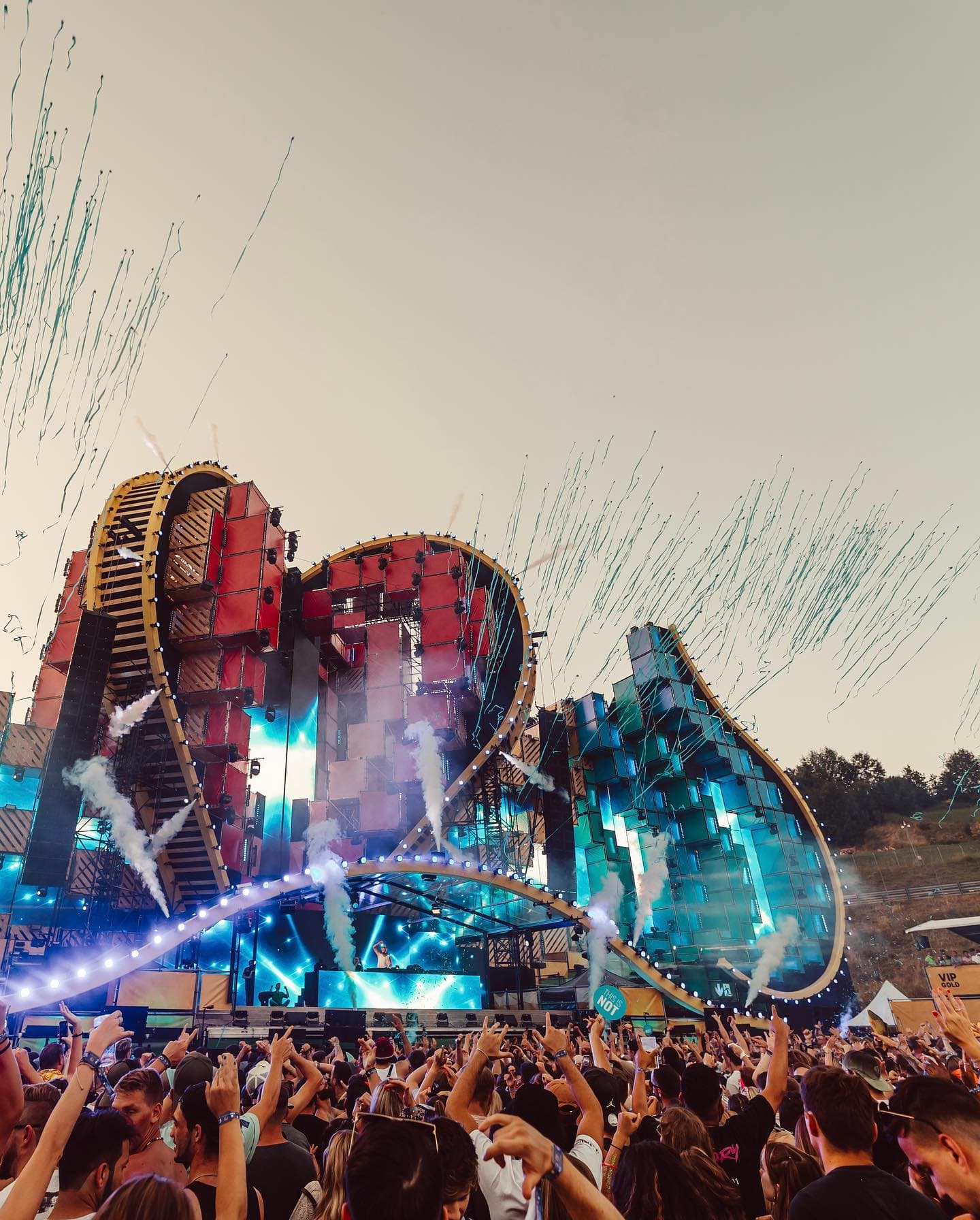 Missing those sunset dances β€οΈβπ₯ (1/2)