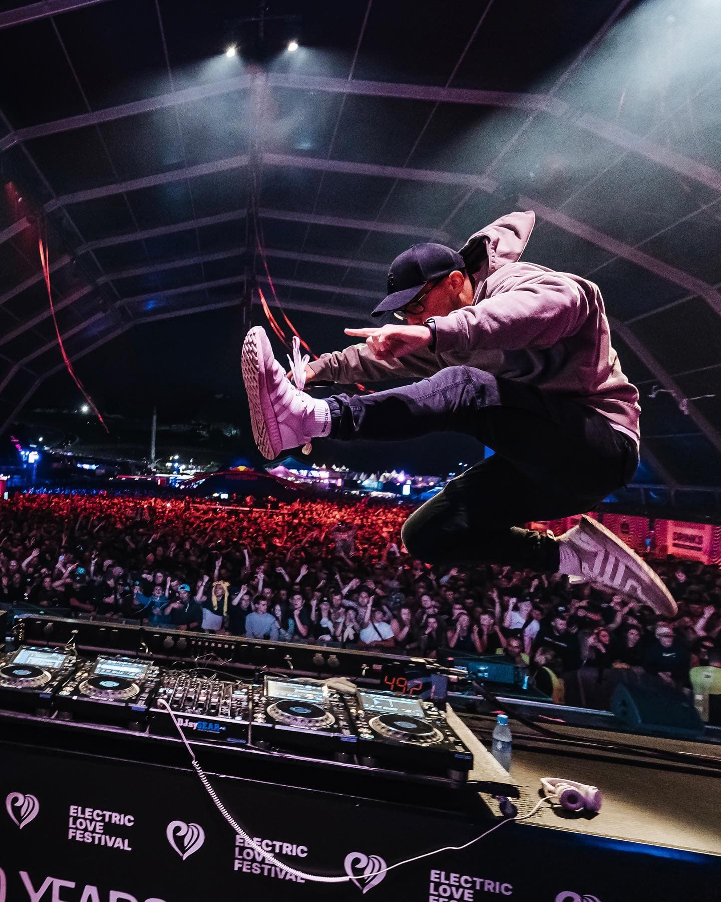 What an insane first evening at our FCK Genres Warm-Up Party ๐ฎโ๐จ You guys gone (5/5)