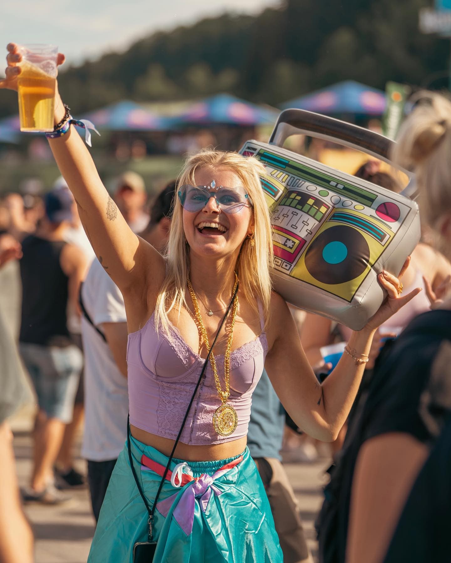 What an insane first day π₯ Further camping guests arrived, stages were crowded (2/6)