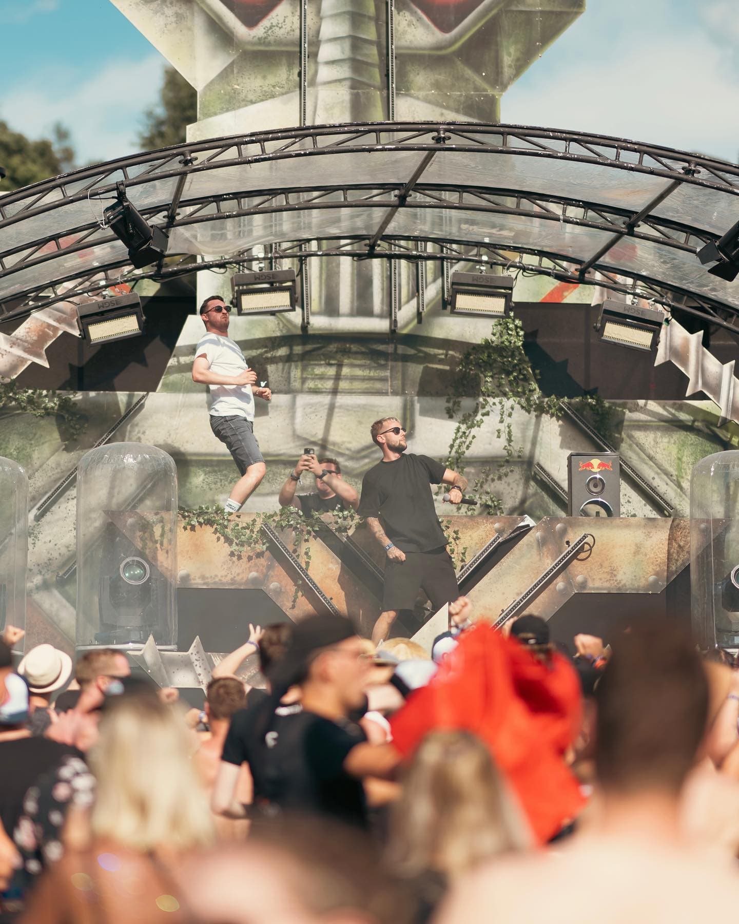 What an insane first day π₯ Further camping guests arrived, stages were crowded (3/6)