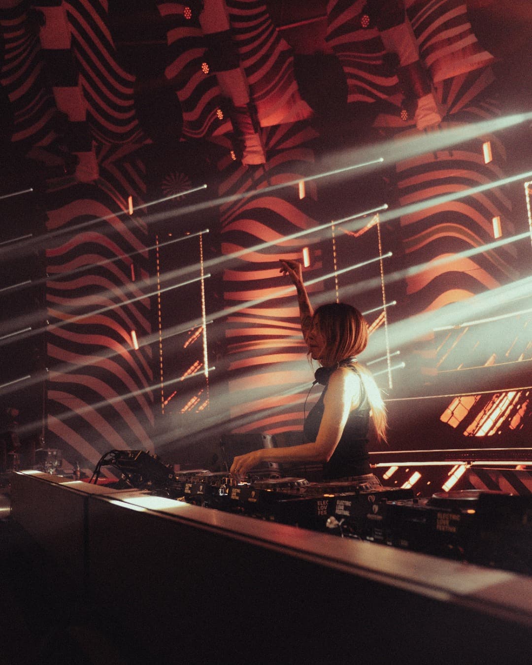 Dreamy nights and blurry lights with @deborahdeluca β€οΈβπ₯ (1/5)