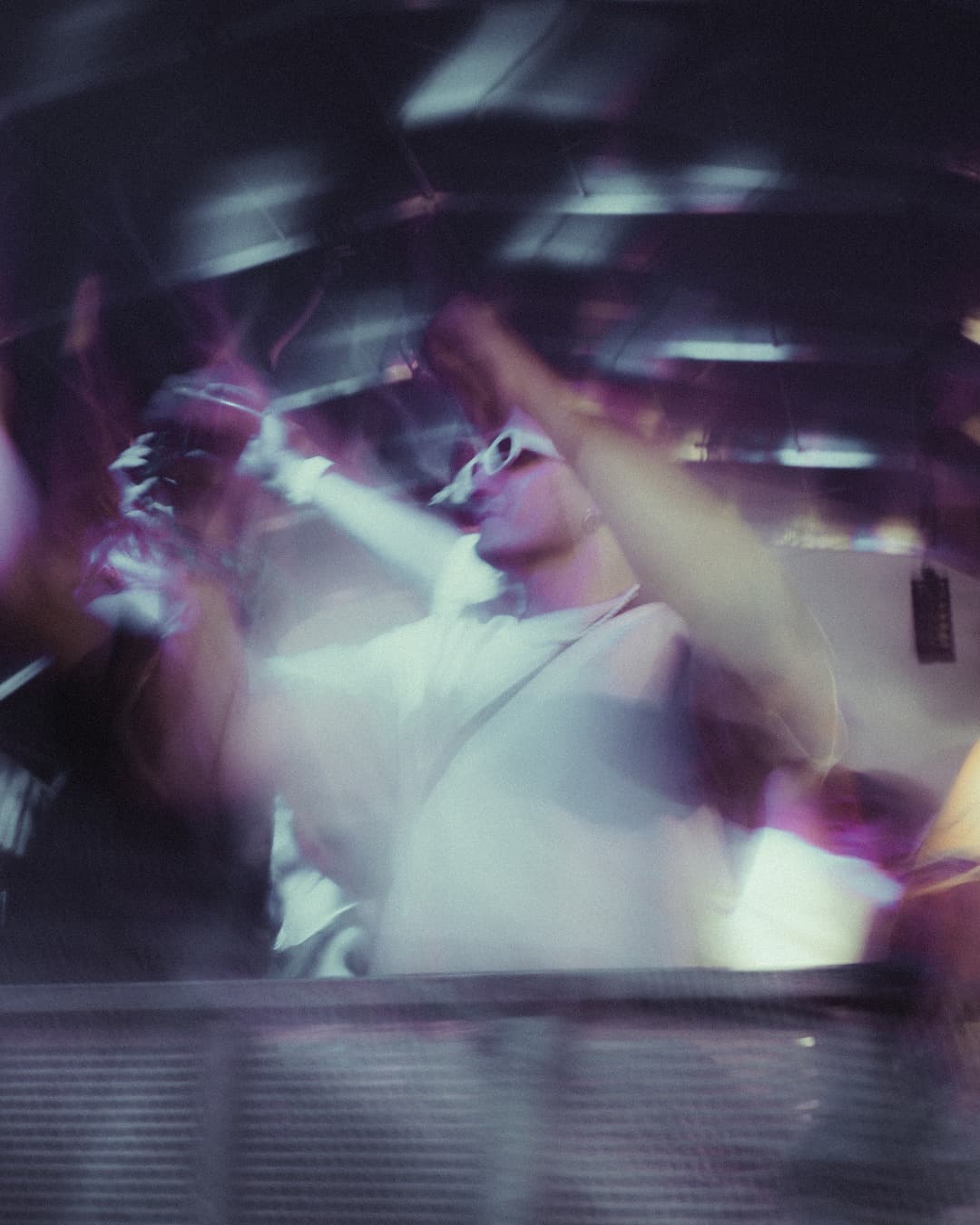 Dreamy nights and blurry lights with @deborahdeluca β€οΈβπ₯ (2/5)