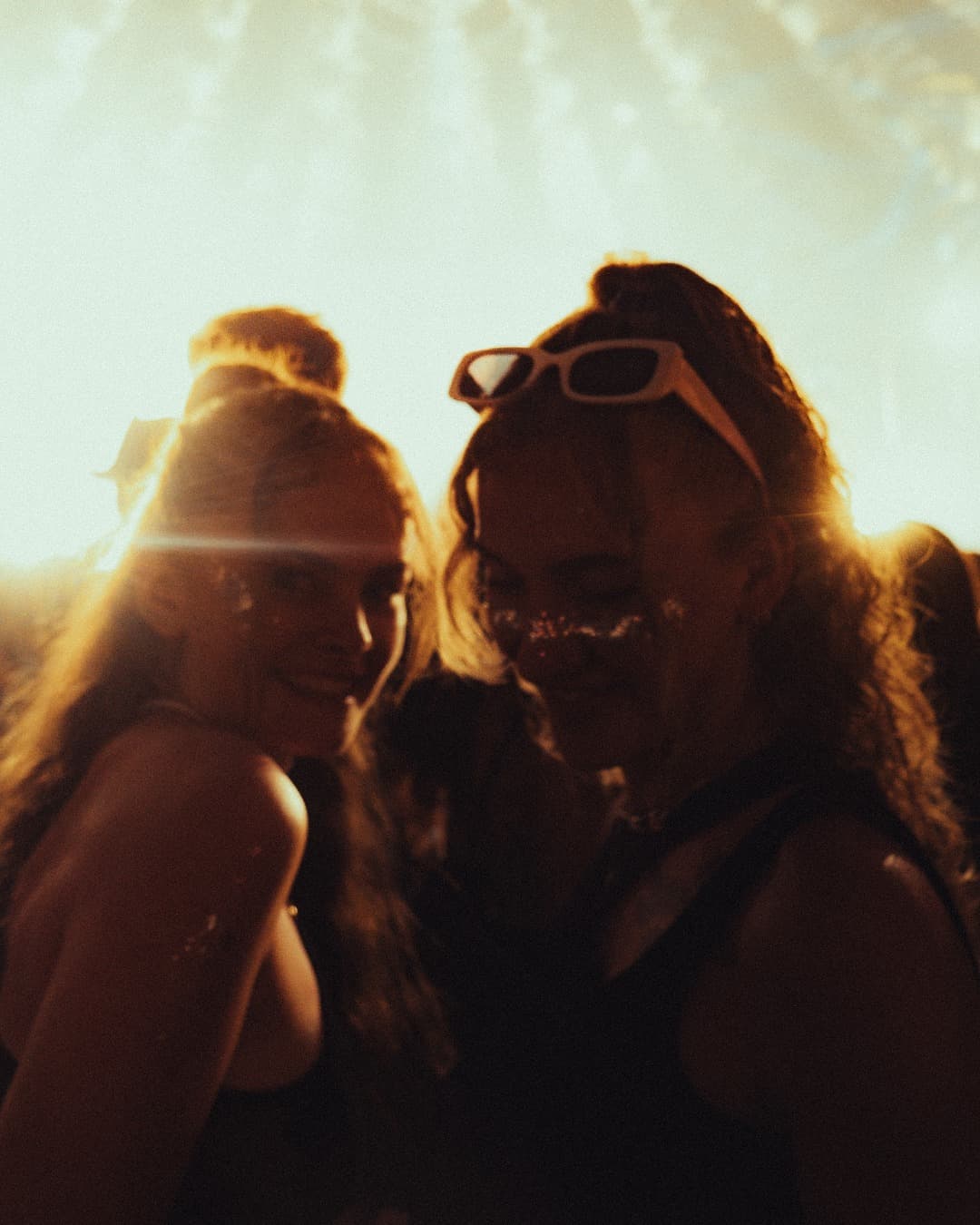 Dreamy nights and blurry lights with @deborahdeluca β€οΈβπ₯ (3/5)