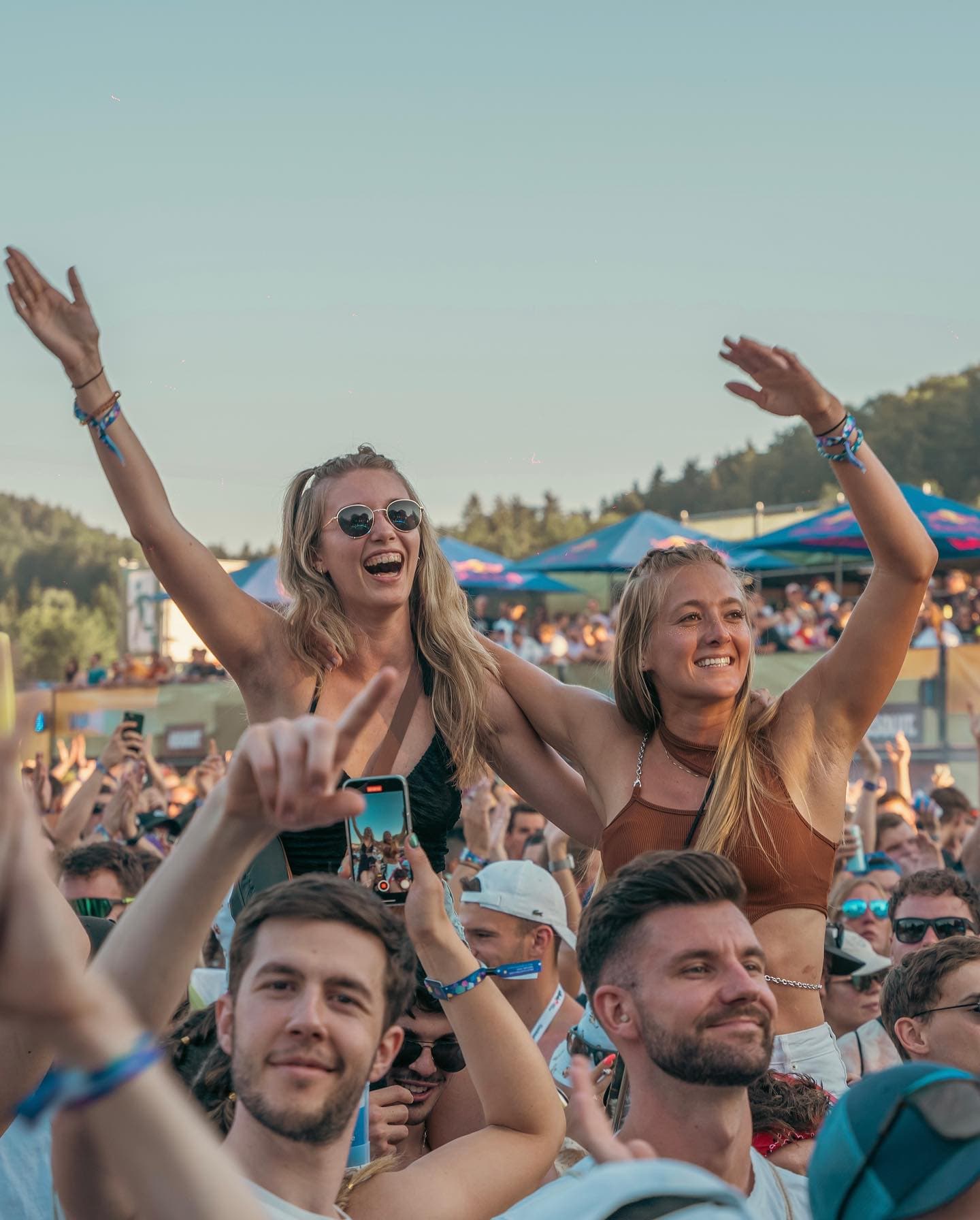 oh how we miss days like these ☀️ (1/3)