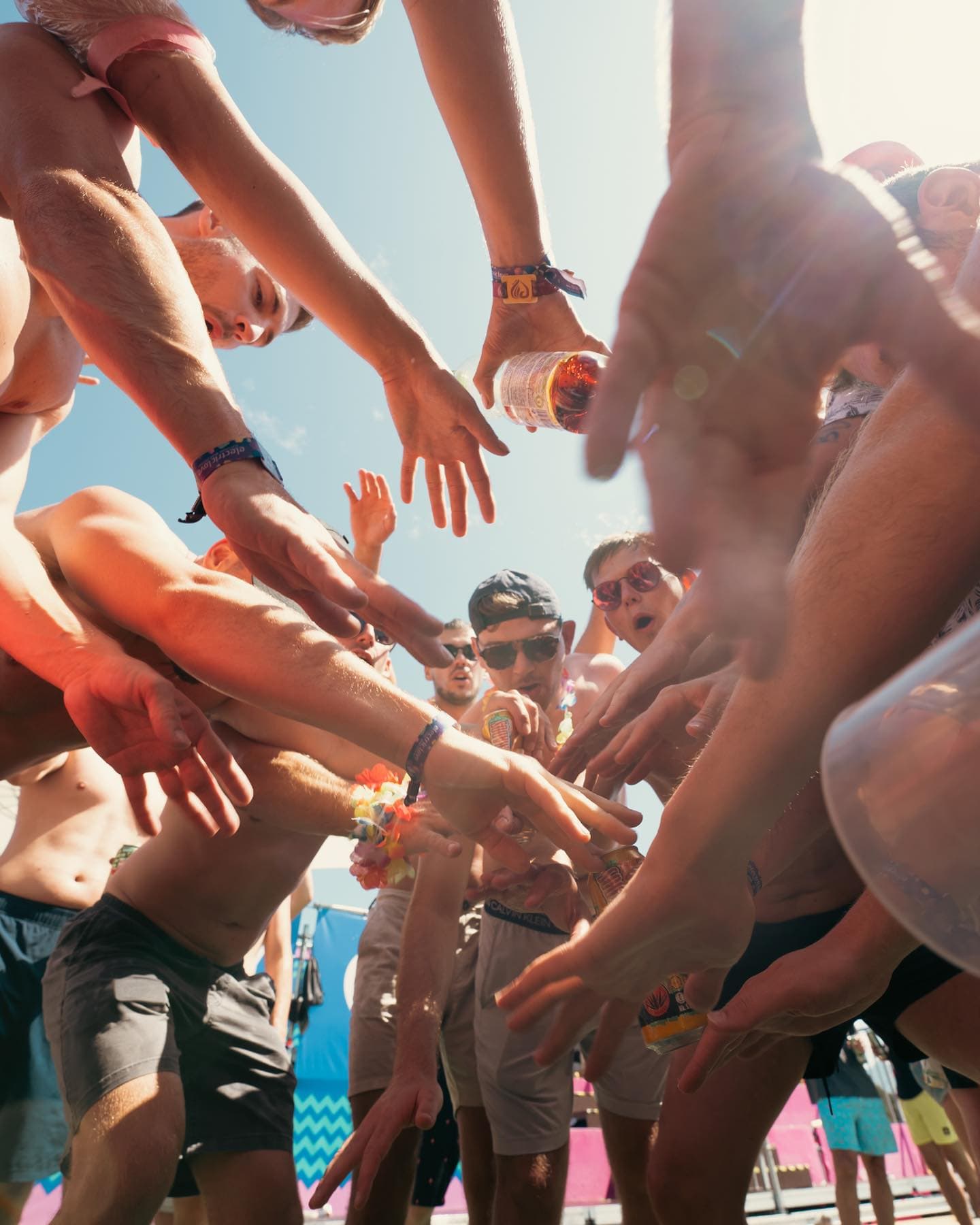 Hands up, cheers to the weekend ๐ฅณ๐ป (1/2)