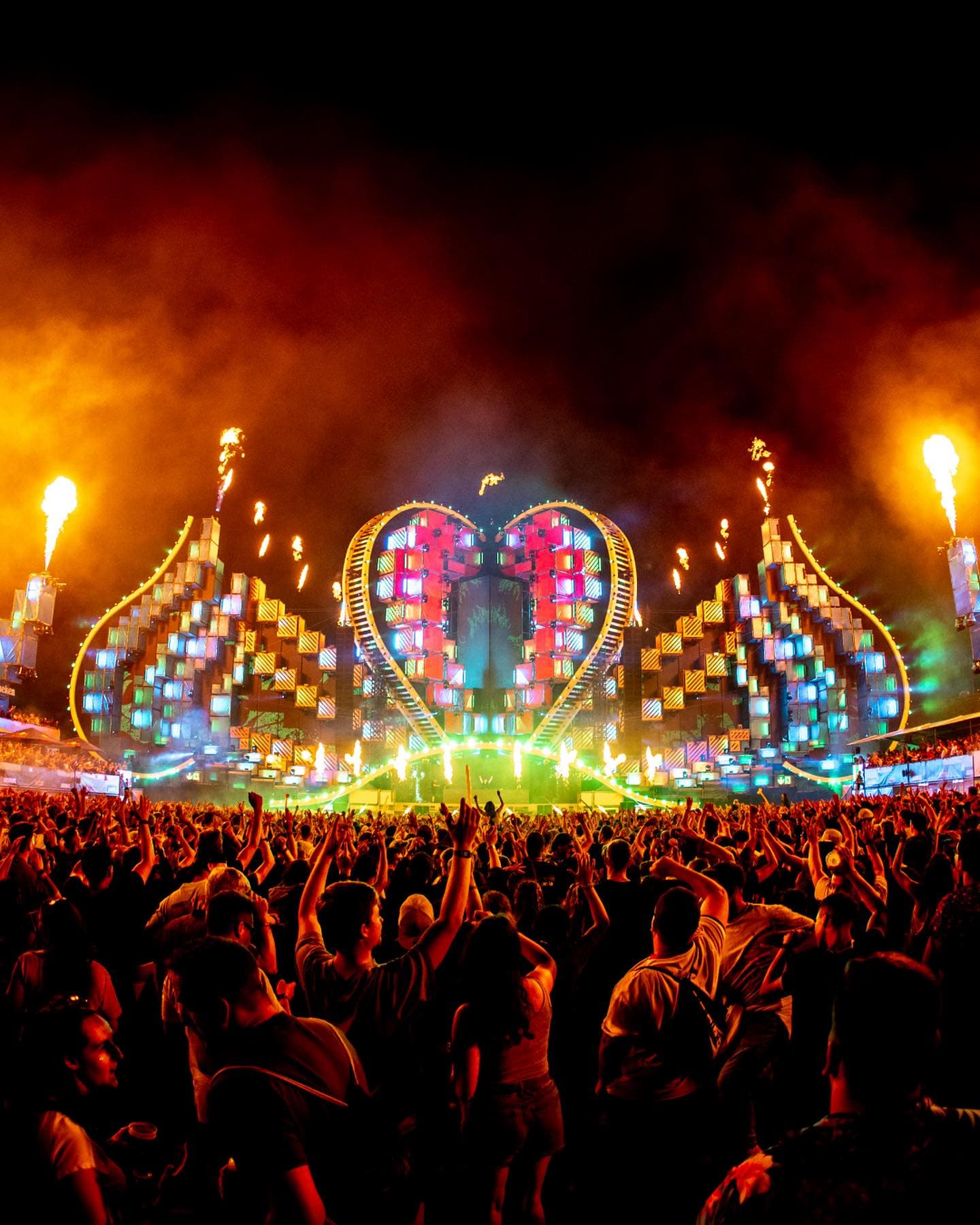 This is what we call Electric Love β€οΈβπ₯β‘οΈ (1/3)