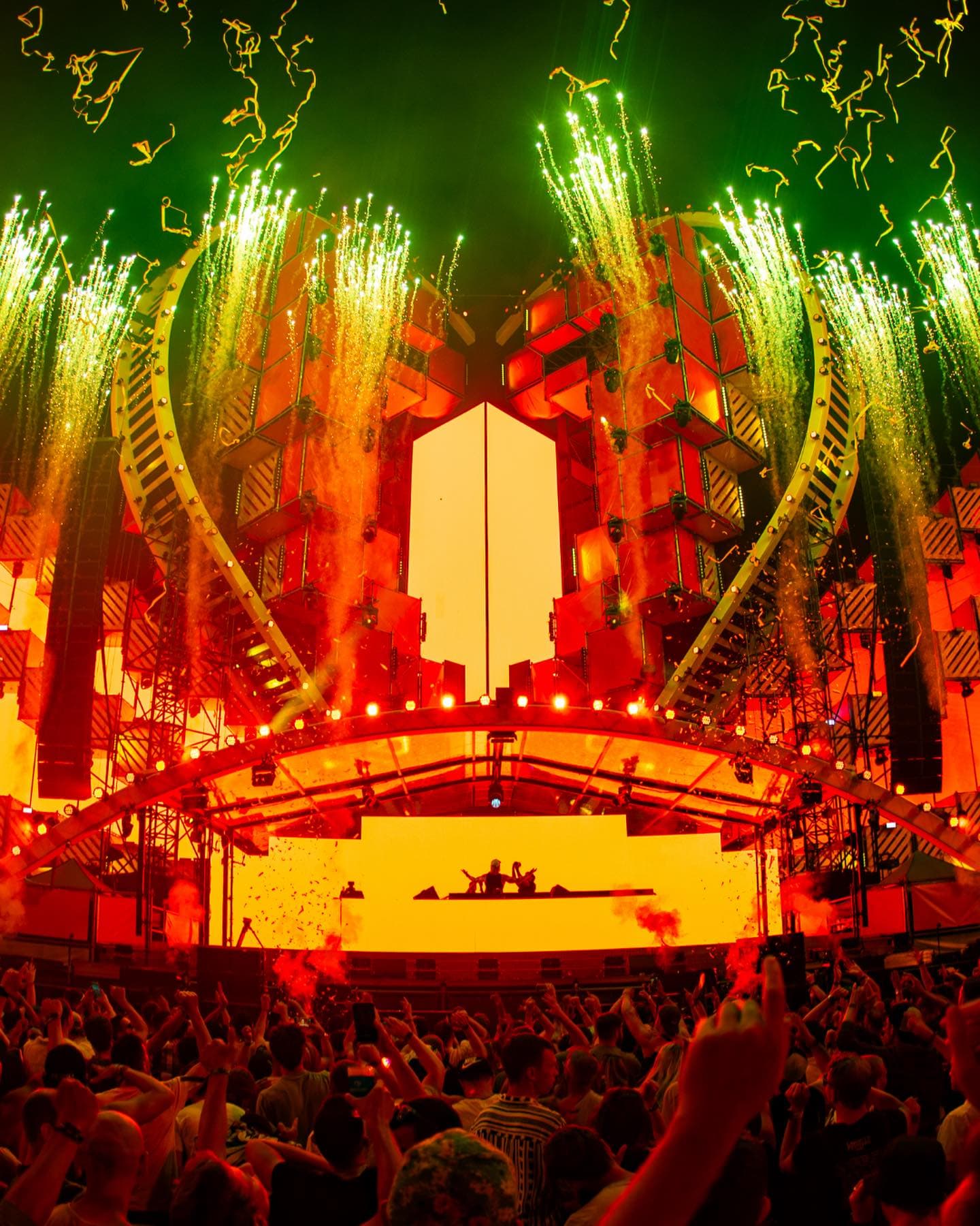 This is what we call Electric Love β€οΈβπ₯β‘οΈ (2/3)