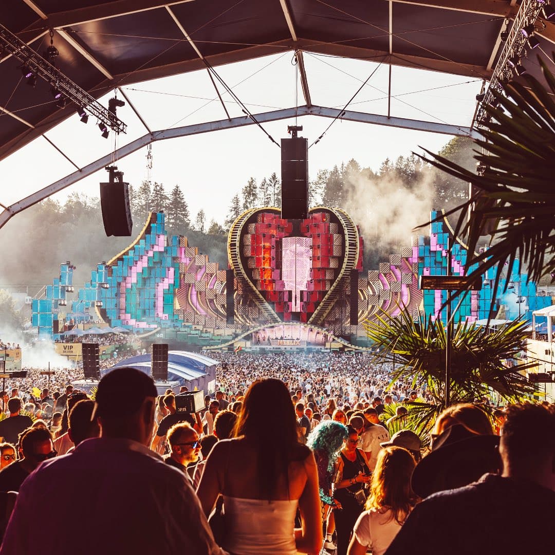 The highest VIP category at Electric Love 2024 with the most stunning view β¨ Det (2/3)