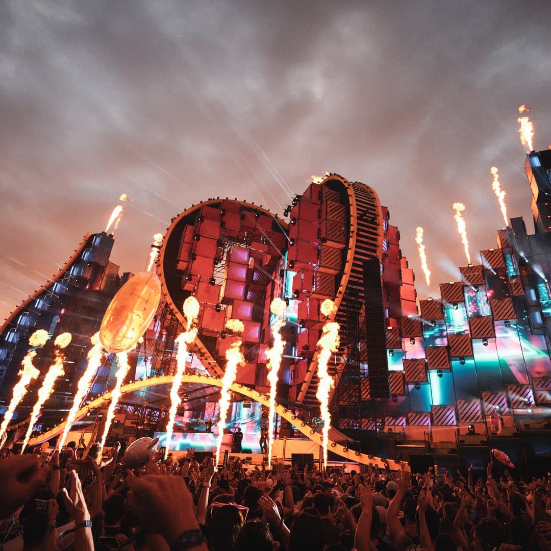 One day festival is enough for you? Grab your bestie, book your day off and crea (2/2)
