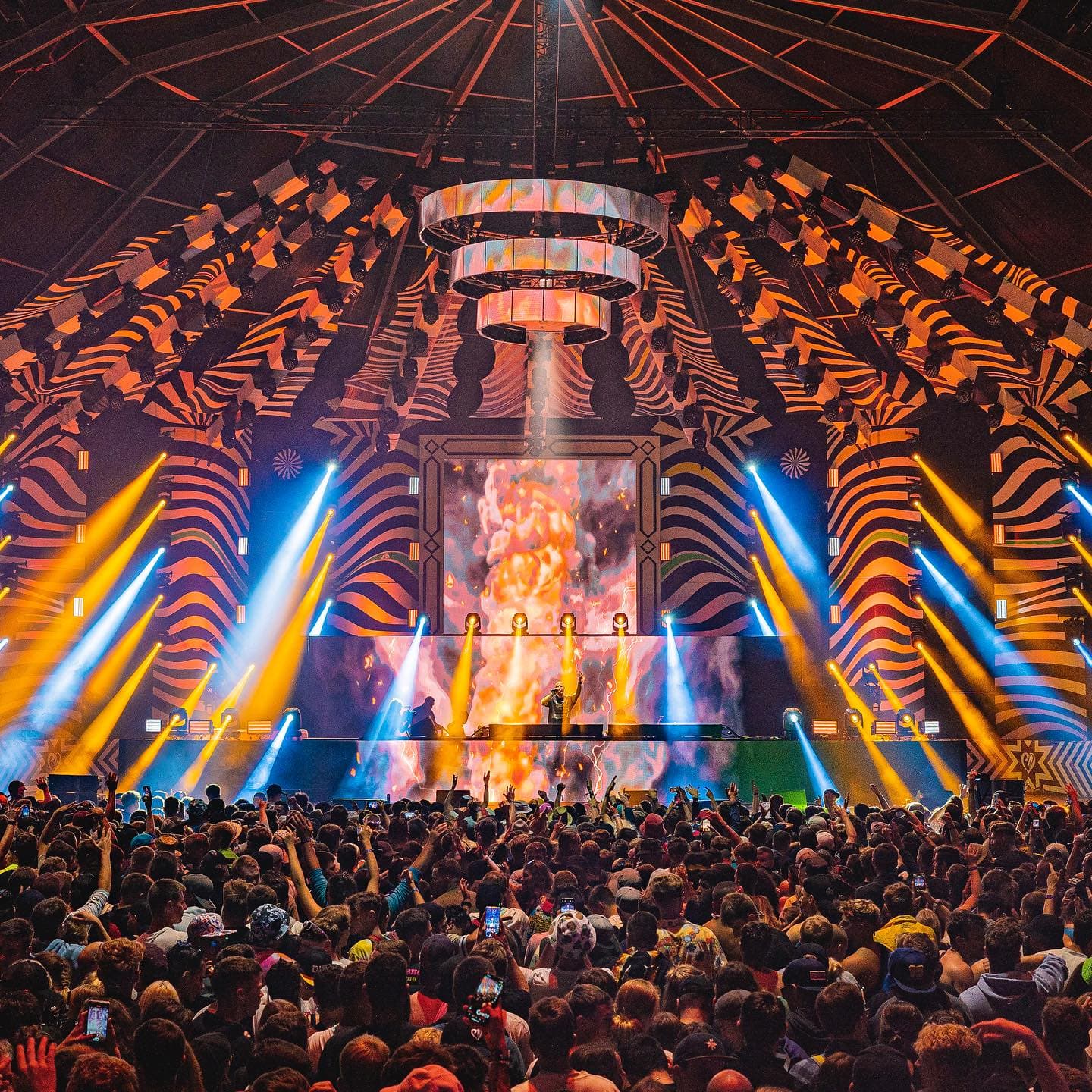 If you had to choose, which day would you join our Club Circus stage?! π€ WED π (1/4)