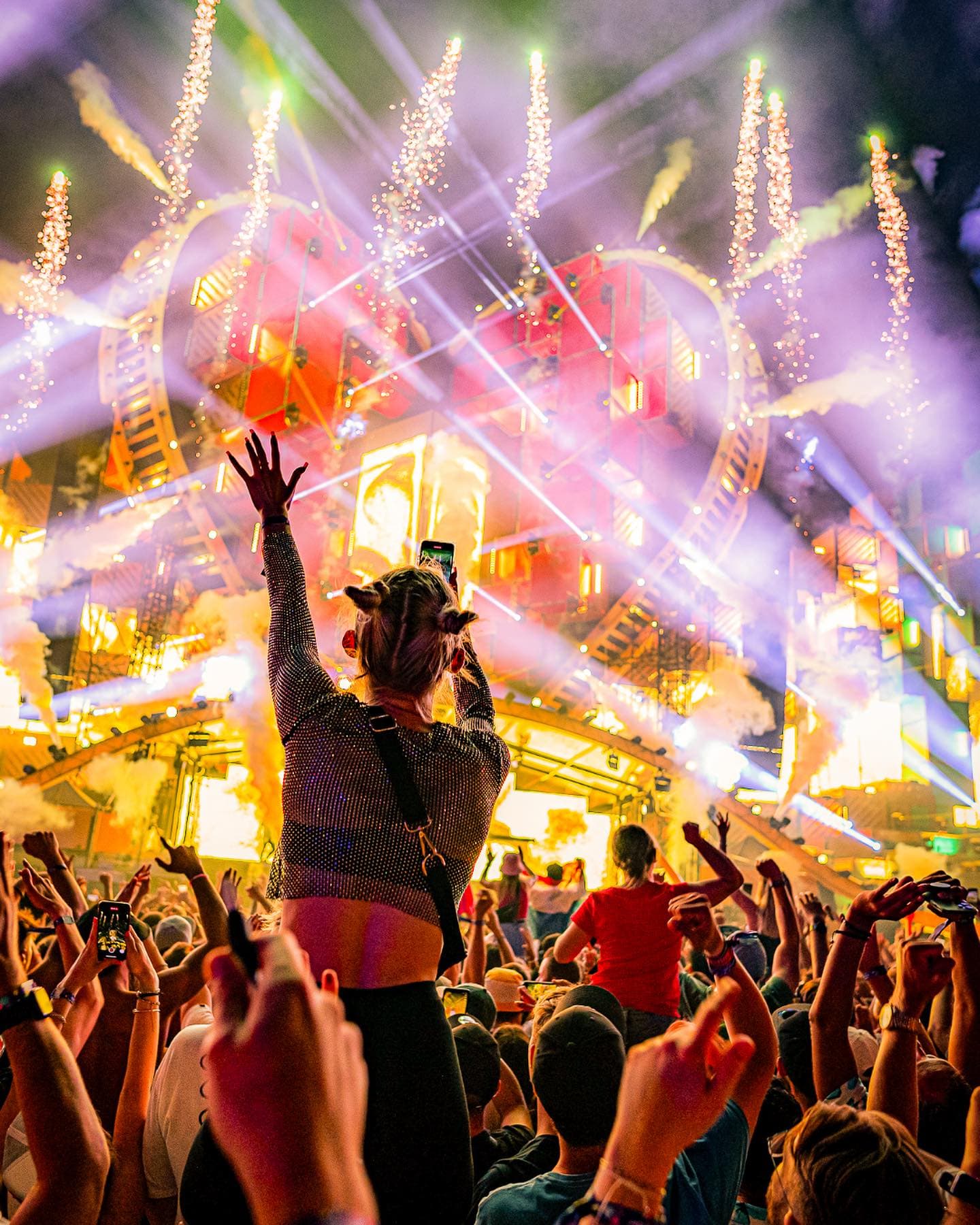 festival feeling’s ON ❤️🔥 First acts for will be announced today at 19: (1/2)