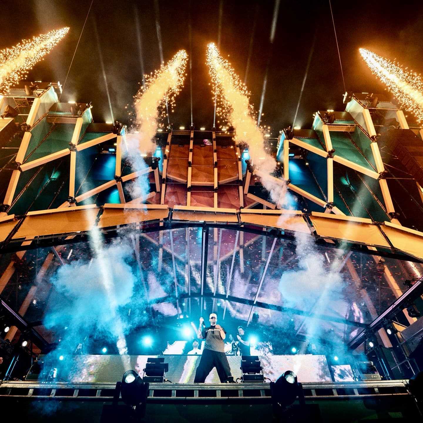 We all have that one song that turned us into an Electric Lover. ๐ง What was YOU
