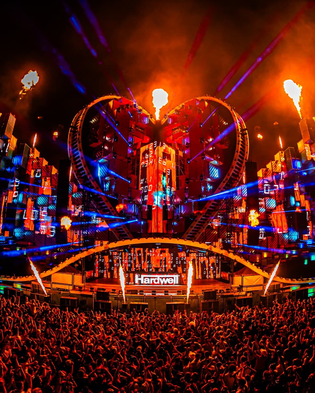Remember the energy during the @hardwell set in 2023? Get ready to crank it up e (2/2)