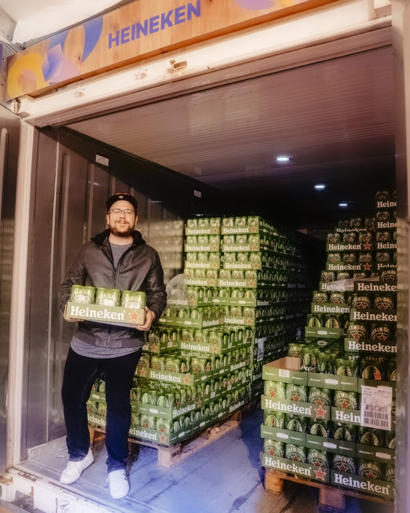 Whether itโs an early-morning snack, a late-night feast, ice cold beer on hot su (4/4)