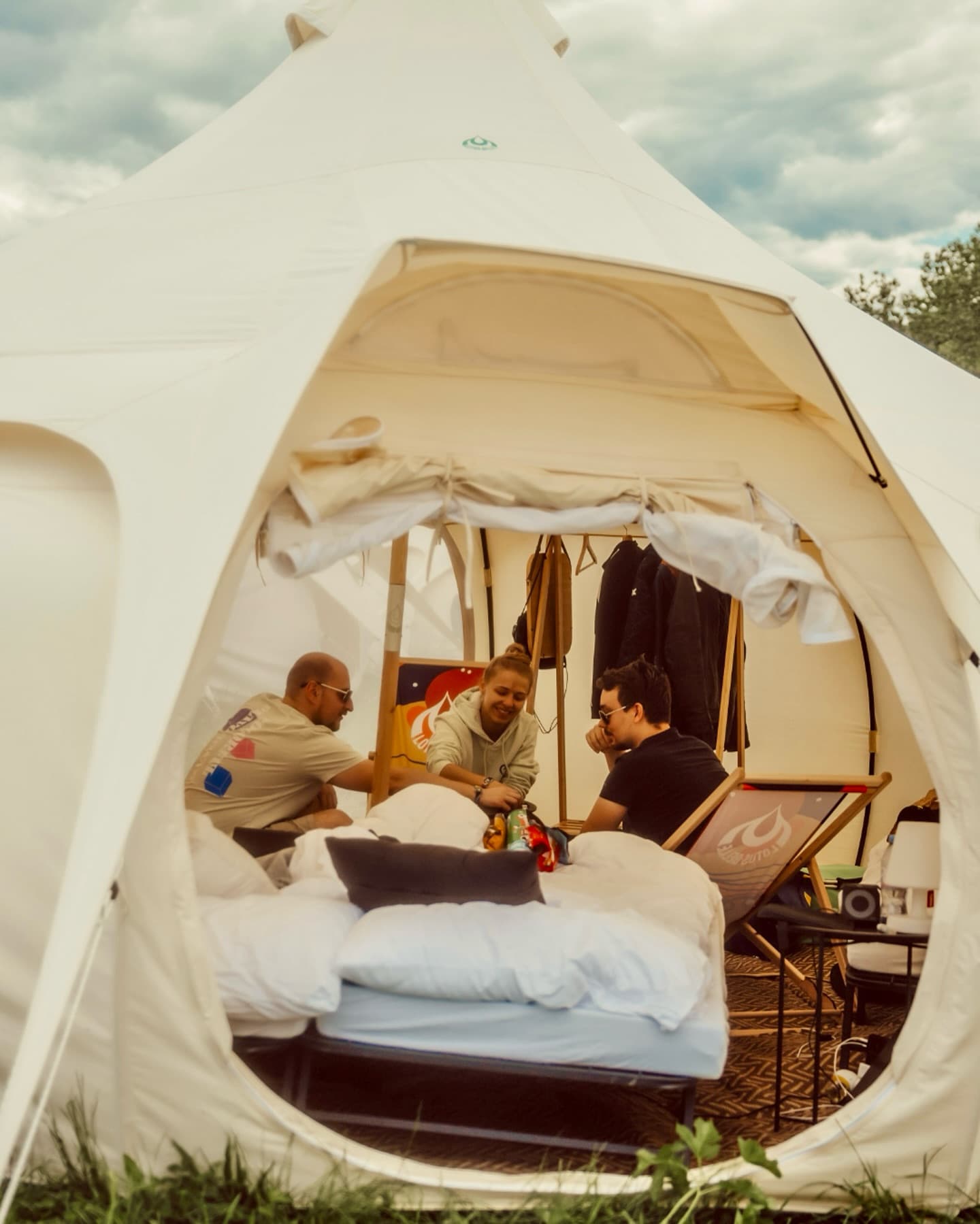 Love camping but need a little luxury? ✨ Our Comfort Camping is just what you ne (1/5)