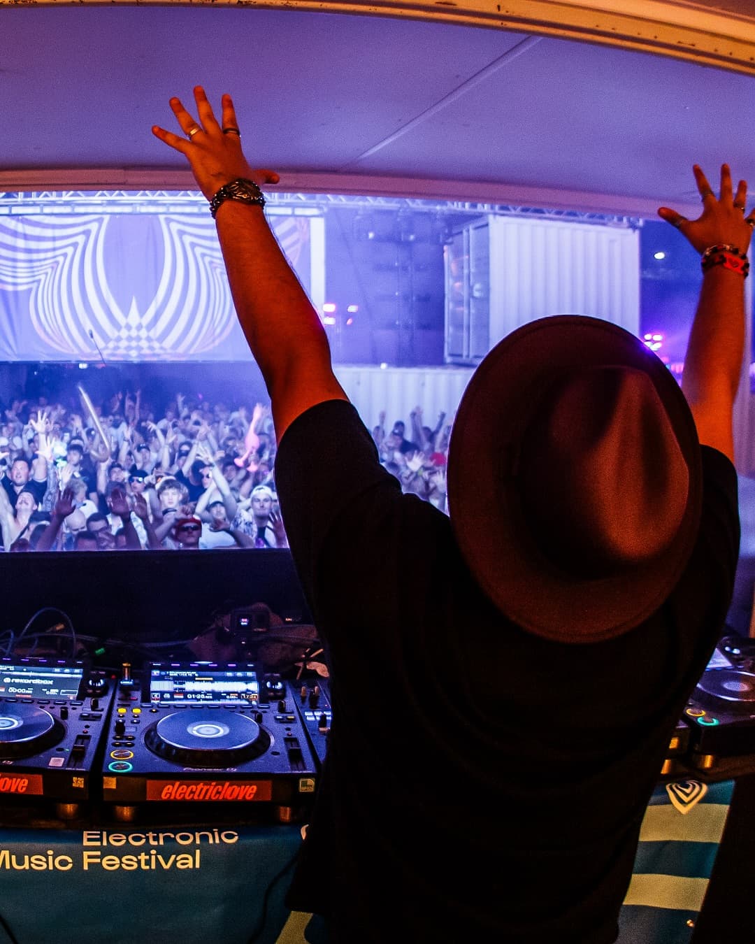 Warm-Up Party in full rave mode ๐ซง๐ ๐๐๐๐๐ง๐ฅ๐๐ ๐๐ข๐ฉ๐ ๐๐๐ฆ๐ง๐๐ฉ๐๐ (4/4)