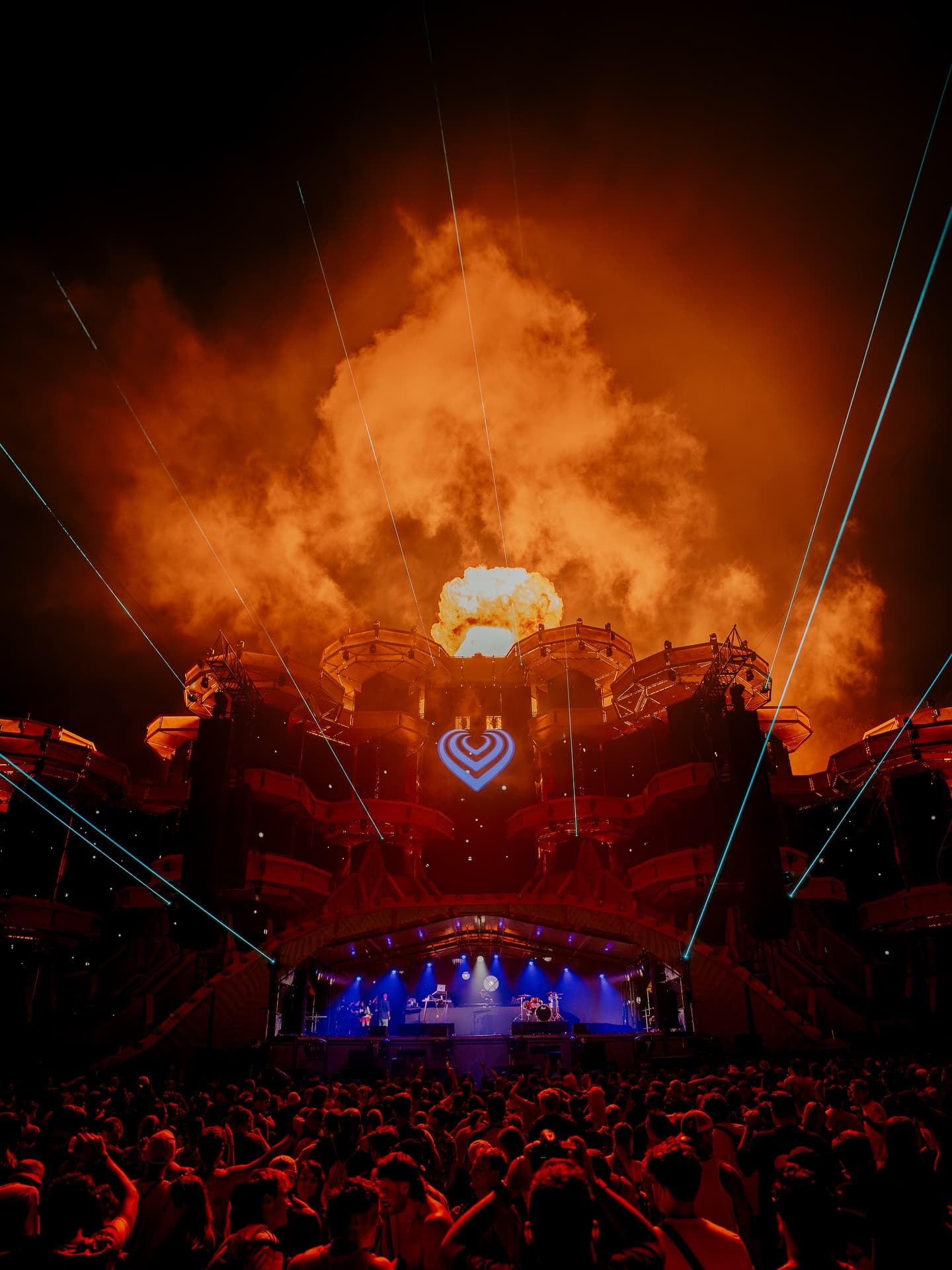The first ever Dan Lee Live. Closing the Mainstage at @electricloveaut - a dream (4/12)