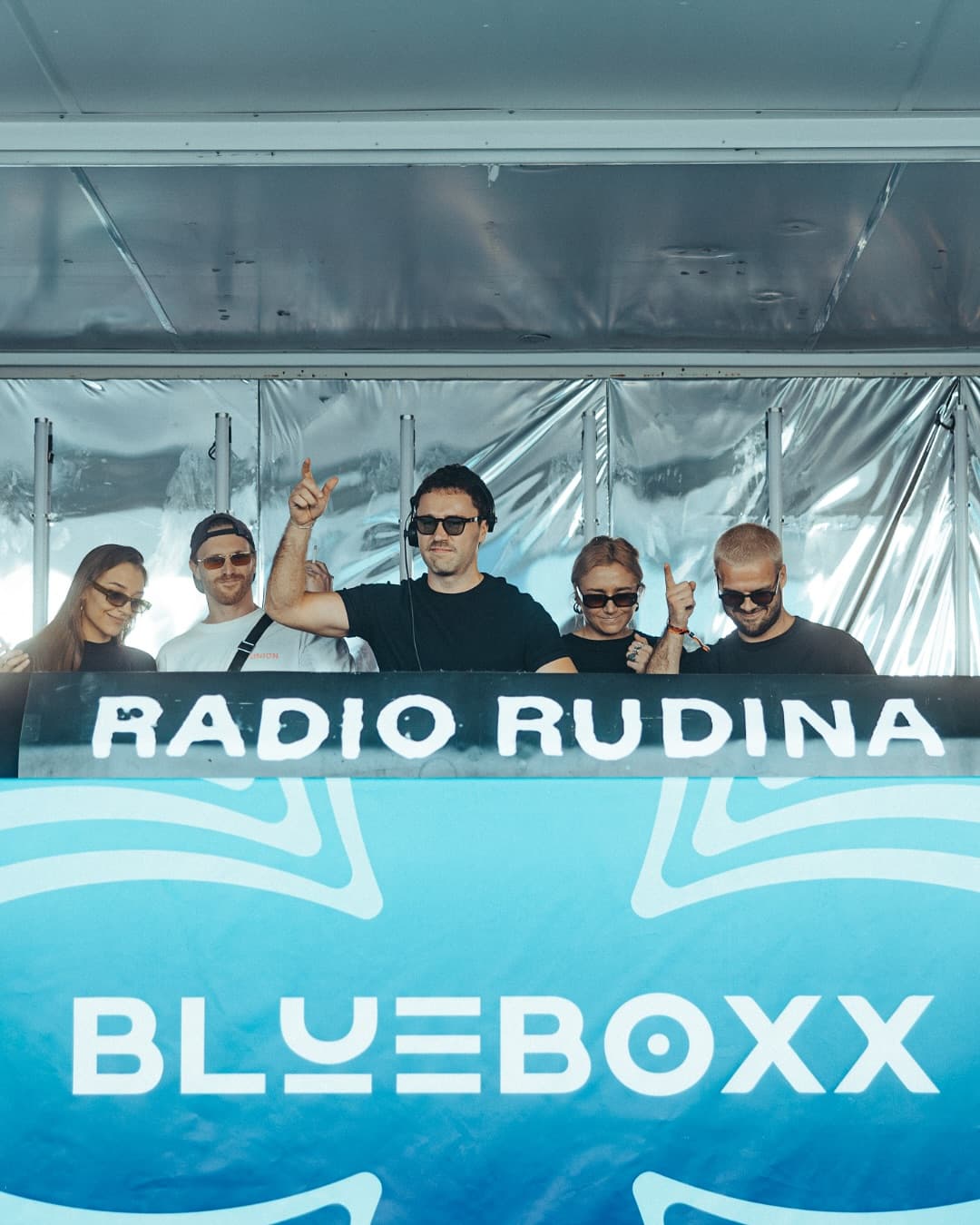 @radiorudina Friday at BlueBoXX did not disappoint! ๐๐ชฉ ๐๐๐๐๐ง๐ฅ๐๐ ๐๐ข๐ฉ (2/4)