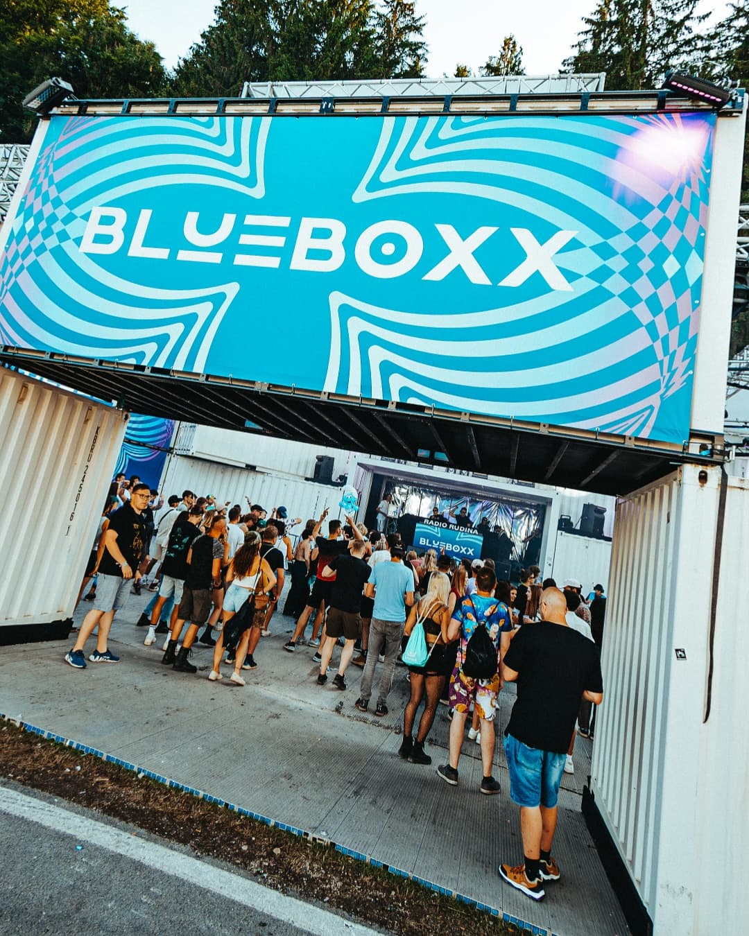 @radiorudina Friday at BlueBoXX did not disappoint! ๐๐ชฉ ๐๐๐๐๐ง๐ฅ๐๐ ๐๐ข๐ฉ (4/4)