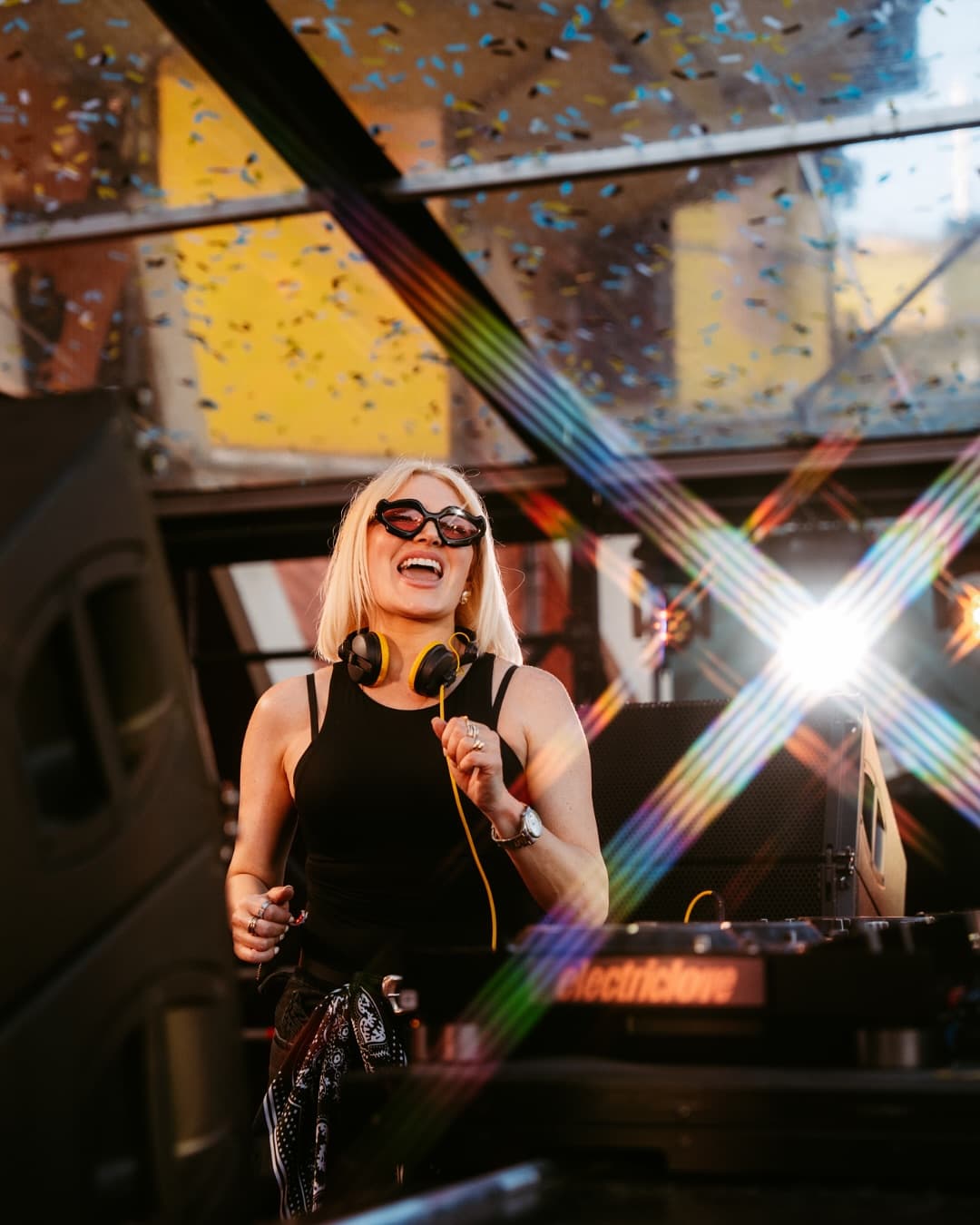 @dominiquejardin shaking the ELF Mainstage ๐ฅ ๐๐๐๐๐ง๐ฅ๐๐ ๐๐ข๐ฉ๐ โ๐ฎ๐ฒ ๐ (3/4)