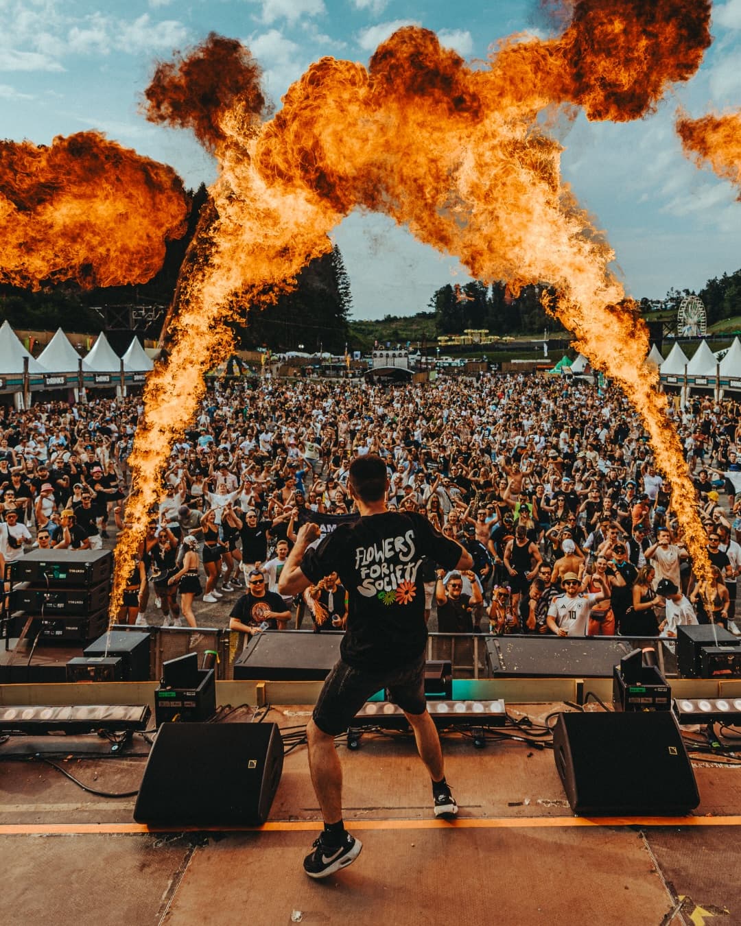 Classics at Hard Dance Valley with @zelecterdj ๐ Price phase ends 31.12 - Book (2/3)