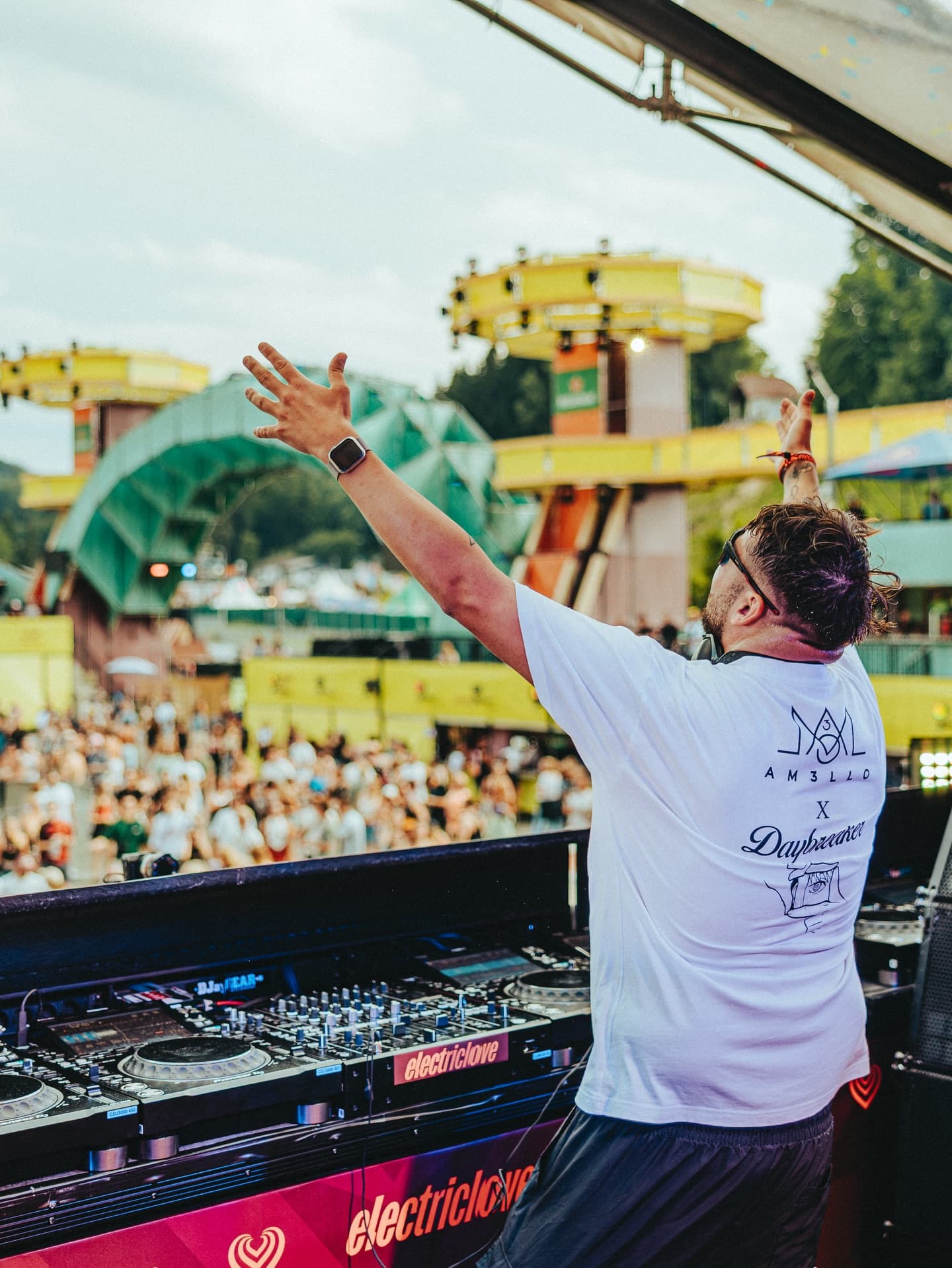 This is your chance to perform on one of our stages at ELF26! DJ Contest applica (3/4)