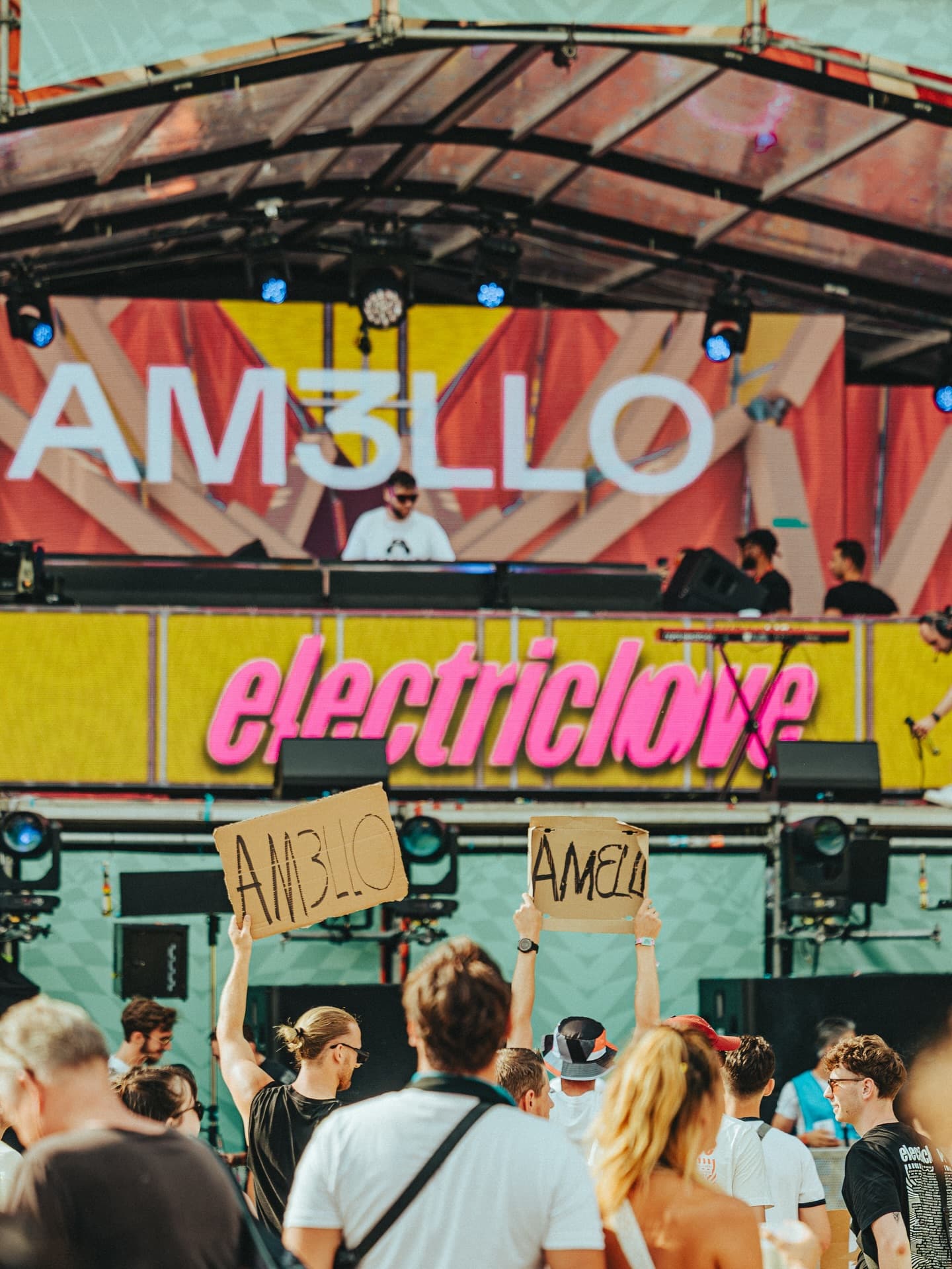 This is your chance to perform on one of our stages at ELF26! DJ Contest applica (4/4)