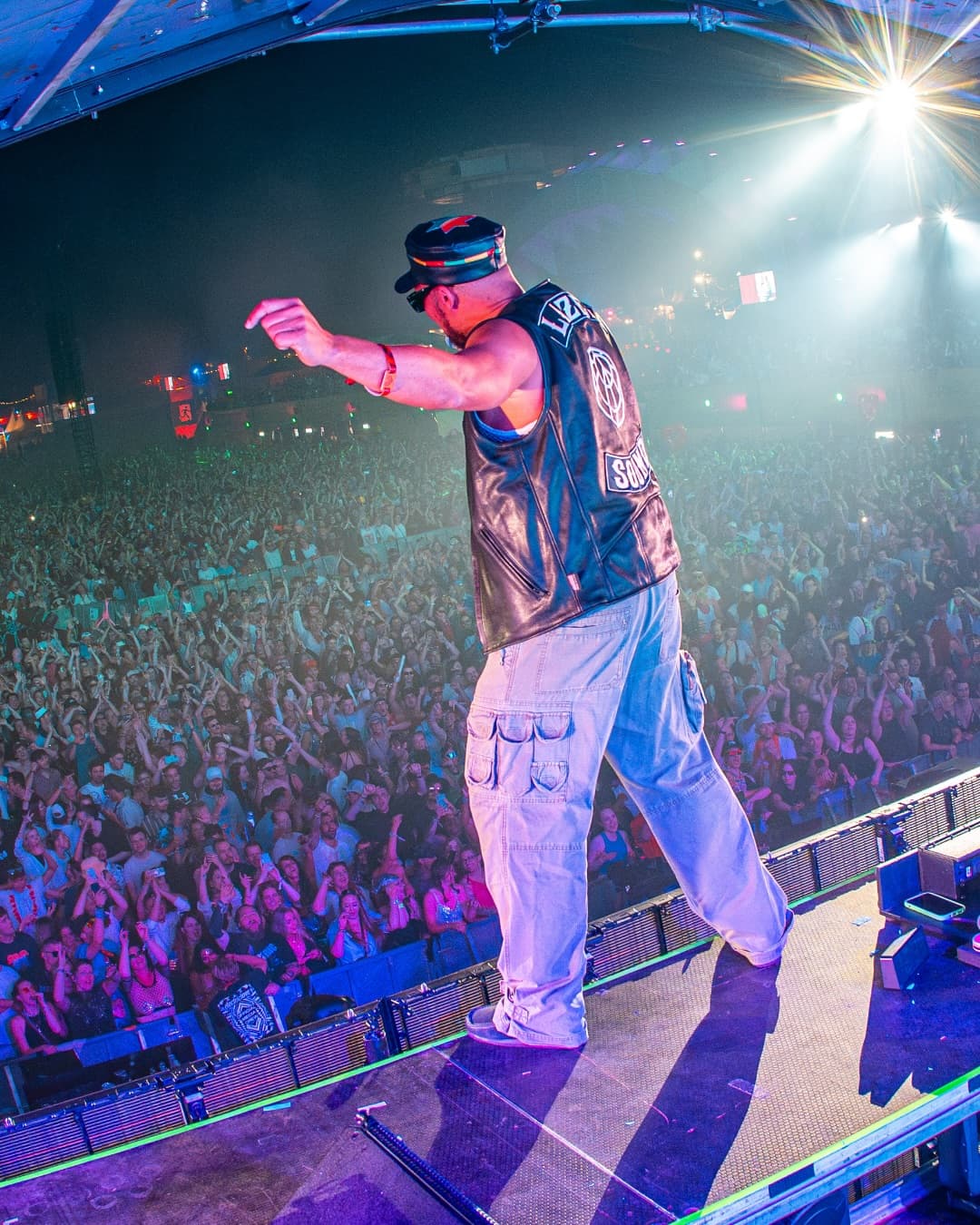 @majorlazer brought the HEAT to Electric Love in 2025 ๐ฅต๐ฅต๐ฅต ๐๐๐๐๐ง๐ฅ๐๐ ๐ (3/5)