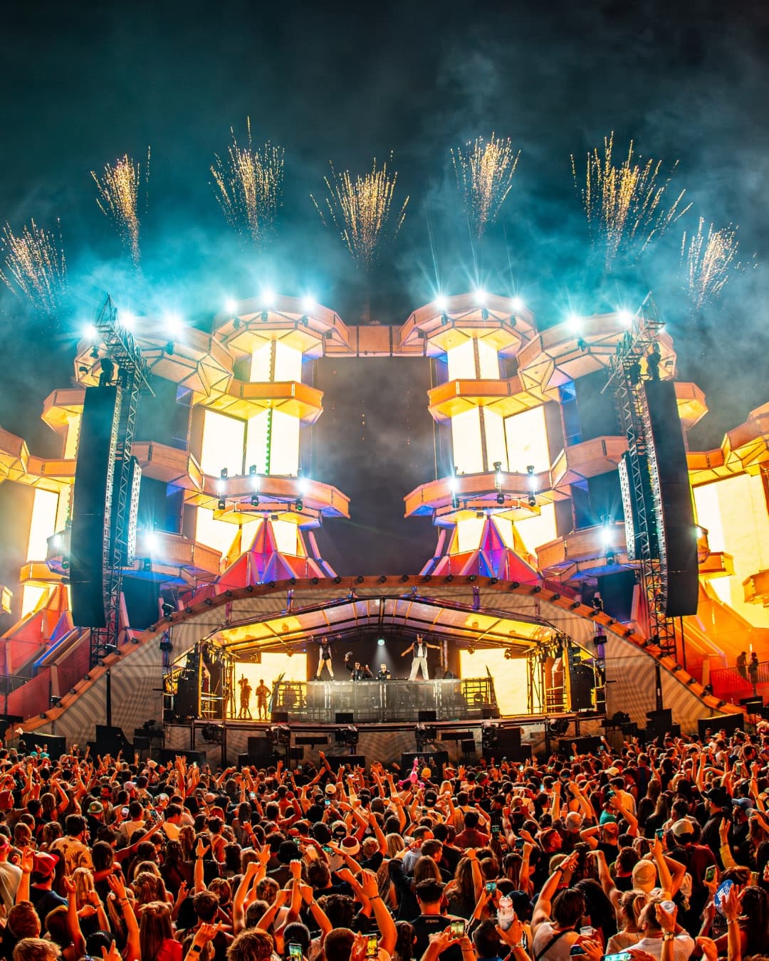 @majorlazer brought the HEAT to Electric Love in 2025 ๐ฅต๐ฅต๐ฅต ๐๐๐๐๐ง๐ฅ๐๐ ๐ (4/5)