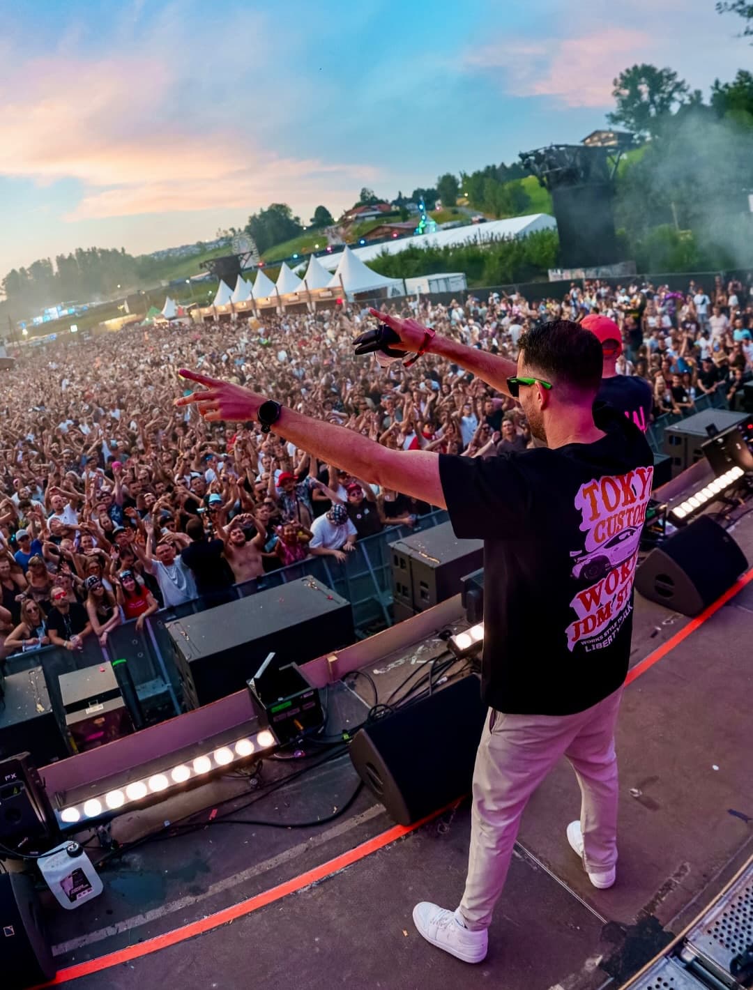 Temperatures are rising when @djbrennanheart takes over Hard Dance Valley!๐๐ปโค๏ธ (2/5)