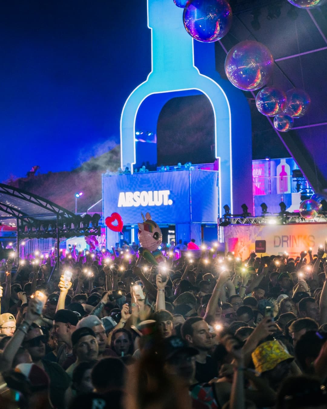 ABSOLUT is everywhere - from the campsite to the CUPRA Platin VIP Lodge and acro (3/5)