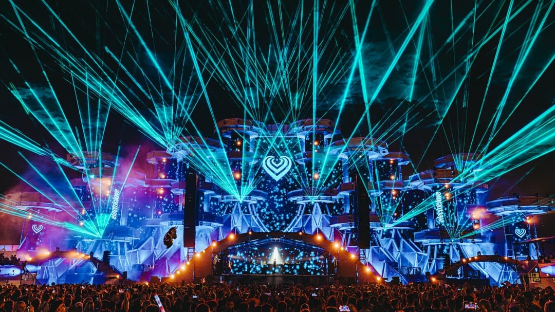 @tobyromeomusic closing out the Mainstage! โค๏ธโ๐ฅ This is your final reminder! La (1/5)