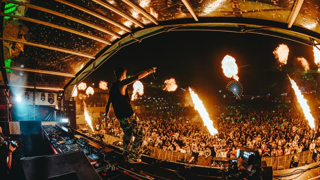 @tobyromeomusic closing out the Mainstage! โค๏ธโ๐ฅ This is your final reminder! La (2/5)