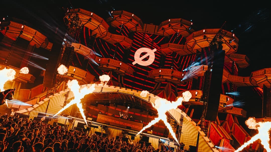 @tobyromeomusic closing out the Mainstage! โค๏ธโ๐ฅ This is your final reminder! La (4/5)
