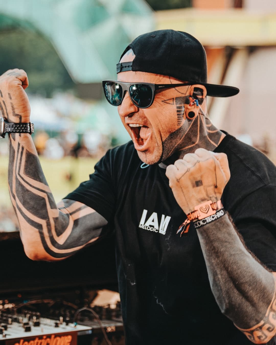 Living for golden hour at Mainstage βοΈπ ELECTRIC LOVEβ26 π 9. β 11. July 2026 (1/5)