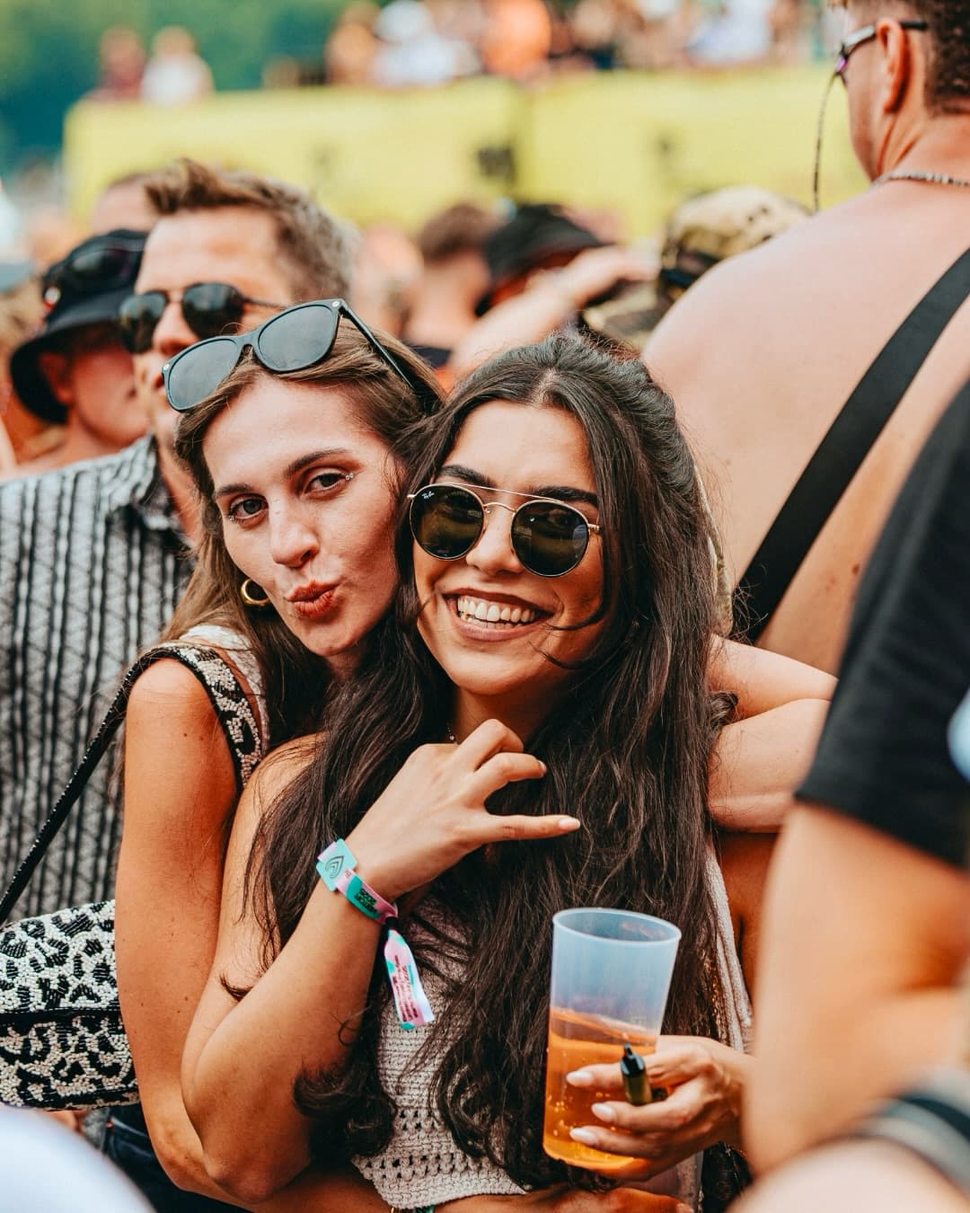 Shades on & worries gone! ๐๐ ๐๏ธ No Tickets jet? Get the last remaining Ticket (3/5)