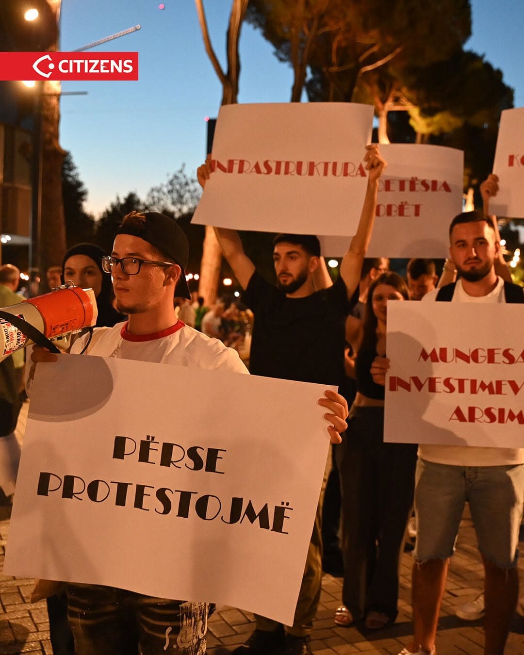 Në ditën e 38-të të protestave të përditshme, qytetarët u mblodhën sërish para Kryeministrisë, (5/10)