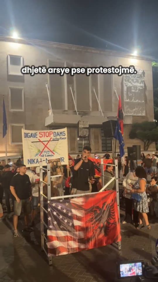 Dhjetë arsye pse protestojmë: