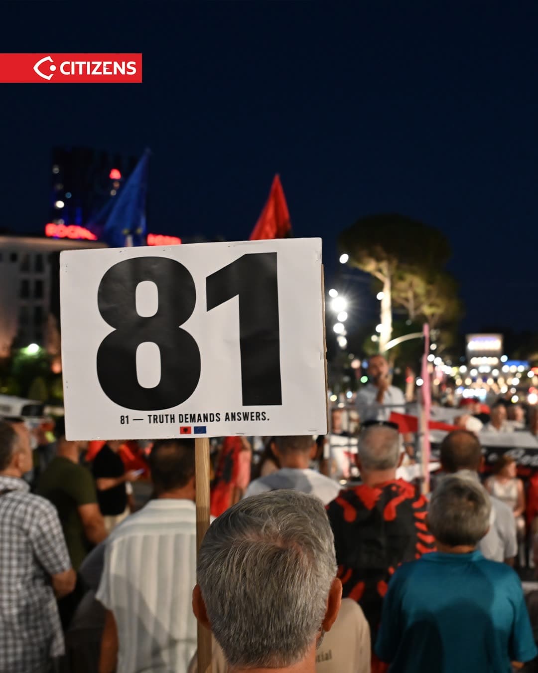 Për të 81-tën ditë radhazi, qytetarët u mblodhën para Kryeministrisë, duke… (frame 2)
