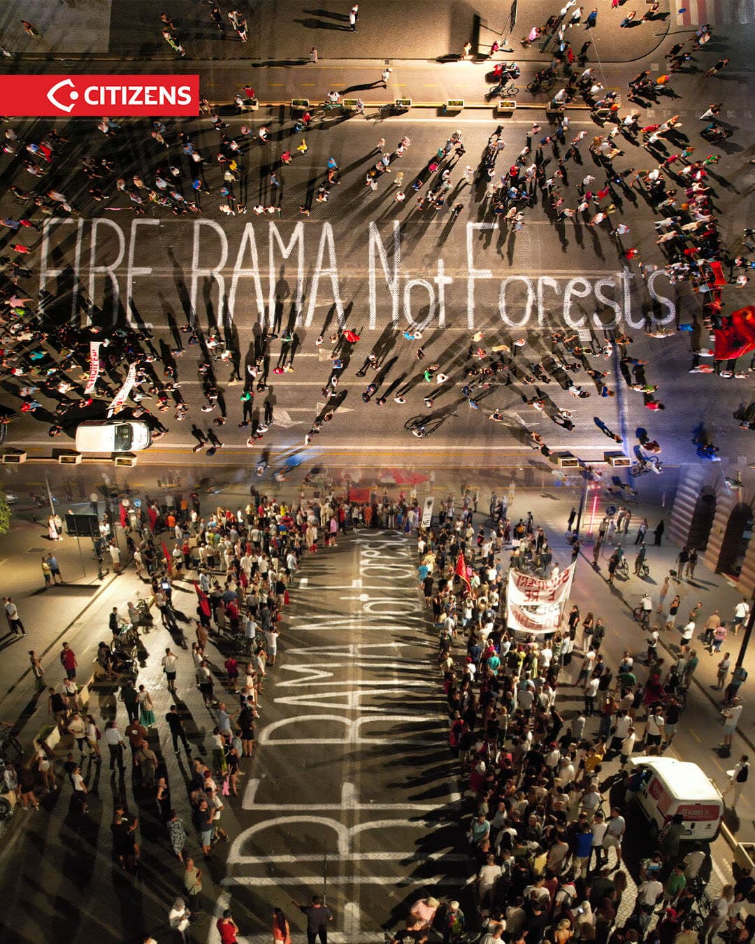 84 ditë më vonë, Revolucioni Flamingo vijon të mbajë të ndezur protestën… (frame 1)