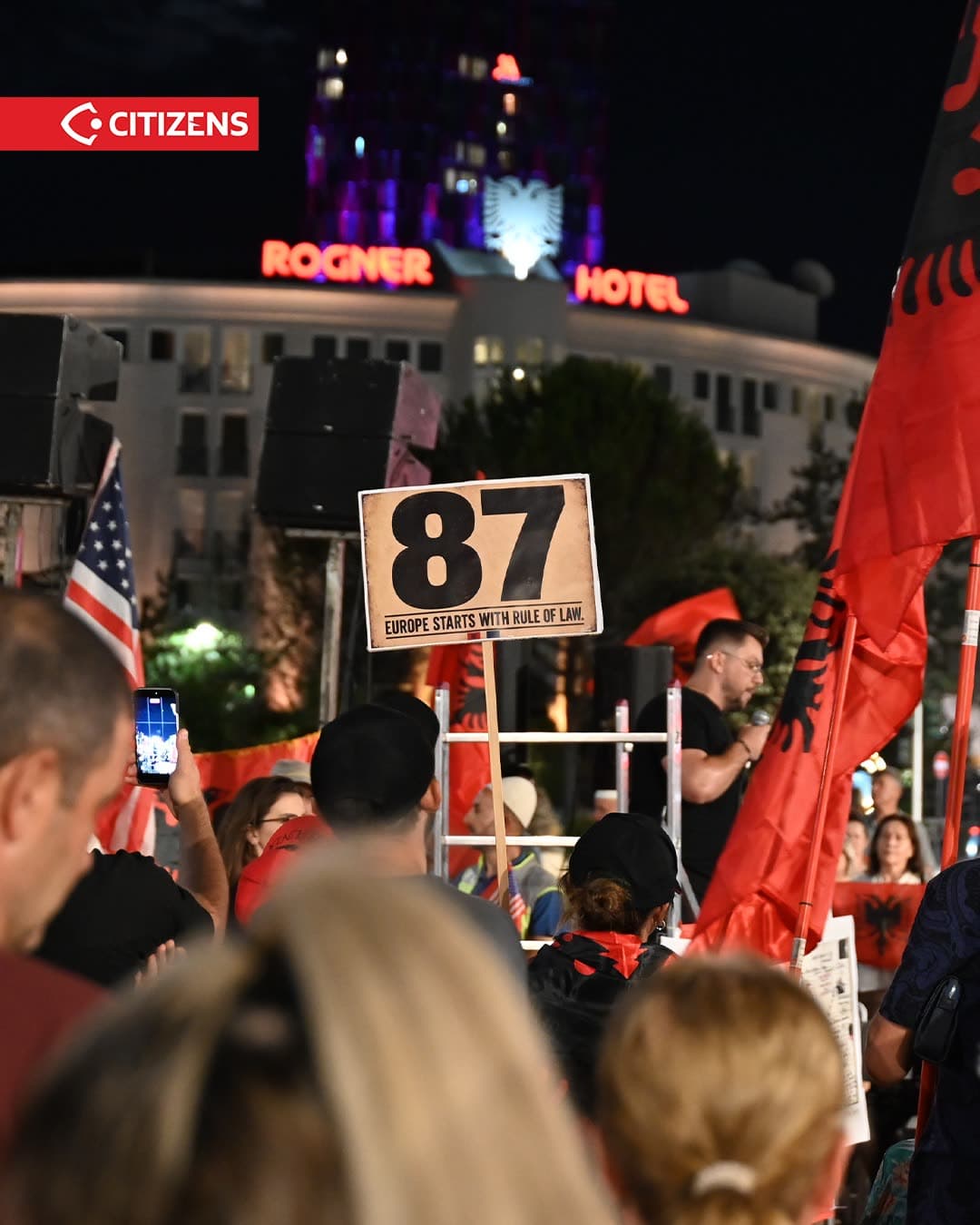 Në ditën e 87-të të Revolucionit Flamingo, një grup aktivistësh dhe… (frame 2)