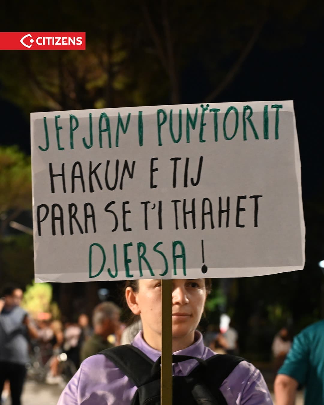 Në ditën e 89-të të Revolucionit Flamingo, qytetarët mbajtën fjalime kundër… (frame 3)