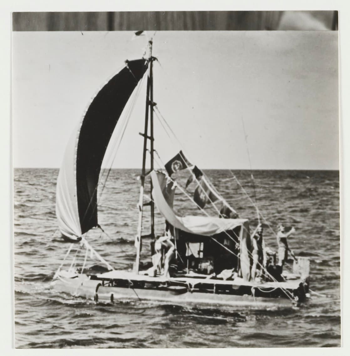 The raft "Last Generation" mid-Atlantic (3 of 2)