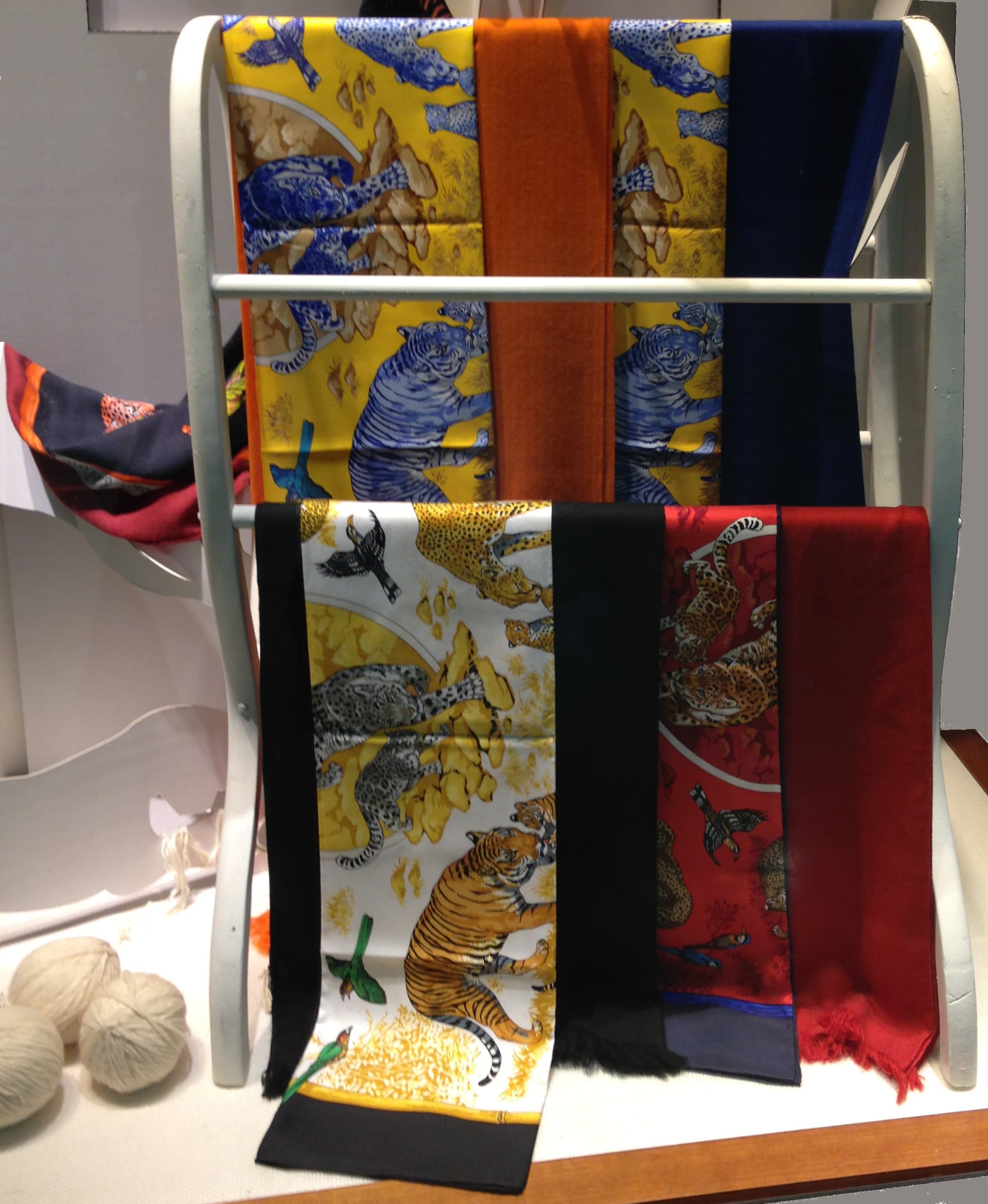 Jungle-print carrés at Zurich airport