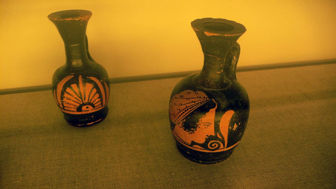 Greek aryballoi in a Punic grave