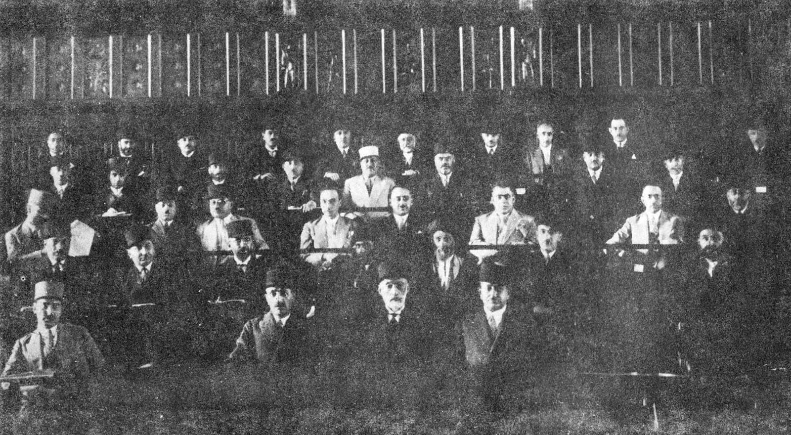 Members of the seventh Majlis with Prime Minister Hedayat and Sardar Asad Bakhtiari