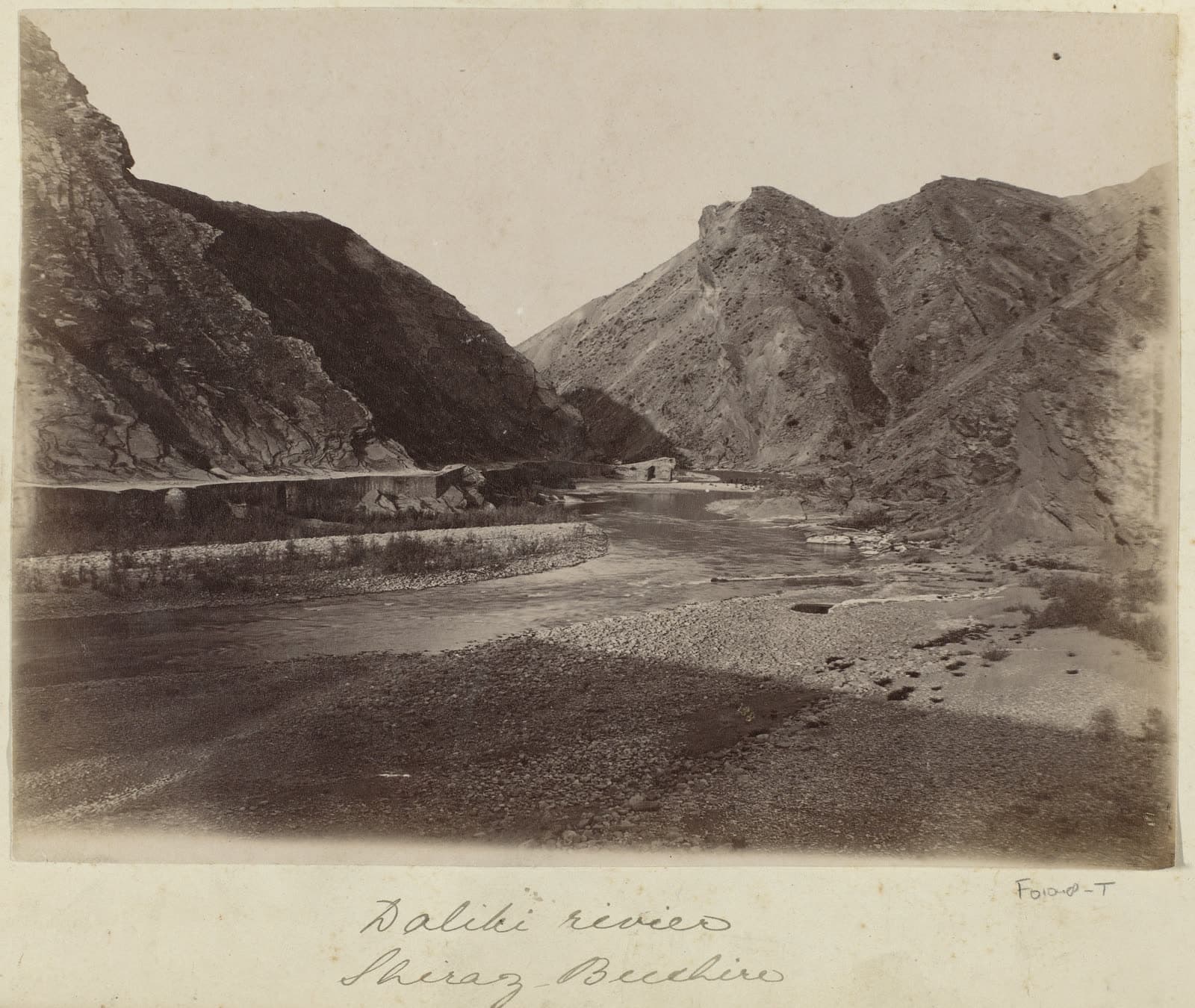 The Daliki river and the mountains beyond, on the Shiraz to Bushehr road