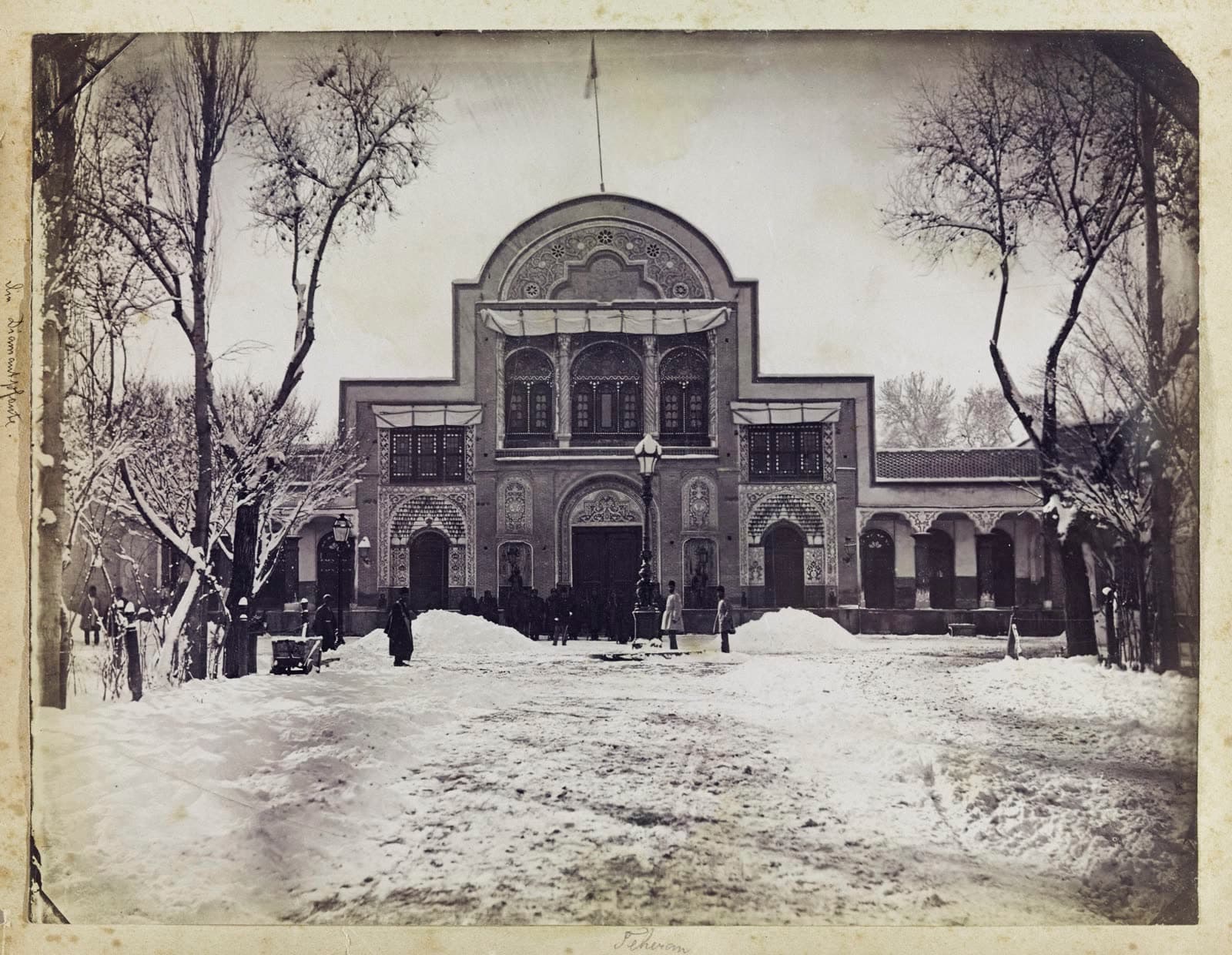 Sevruguin photograph: Ansicht der Diamantpforte (Darbar i Almasia) im Winter, Teheran