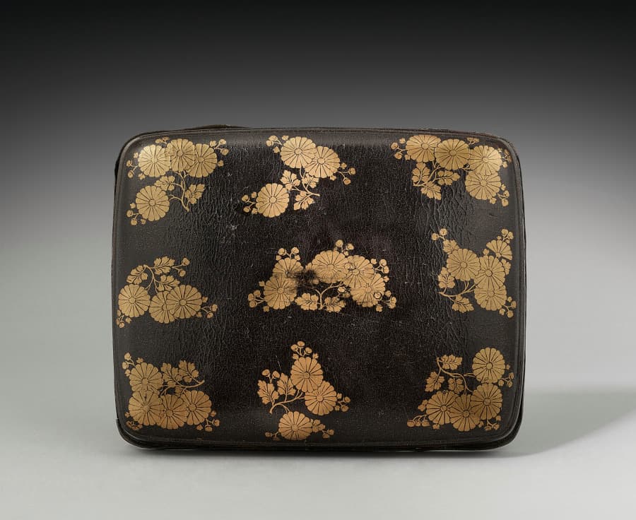 Cosmetics Box with Chrysanthemums (lid), a third example by Unknown