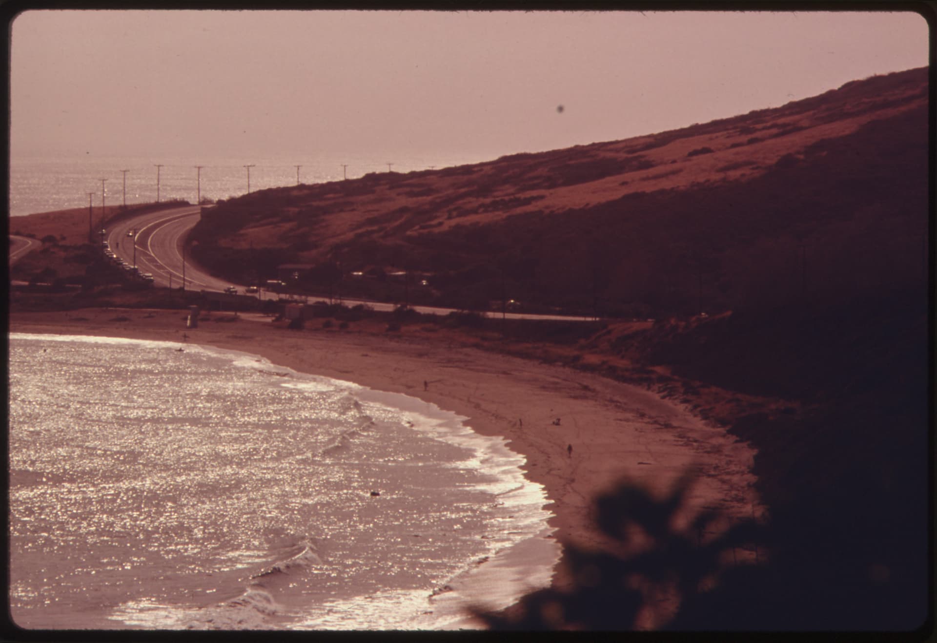 U.S. ^1 NEAR THE PACIFIC OCEAN NORTH OF MALIBU, CALIFORNIA, ON THE NORTHWESTERN EDGE OF …
